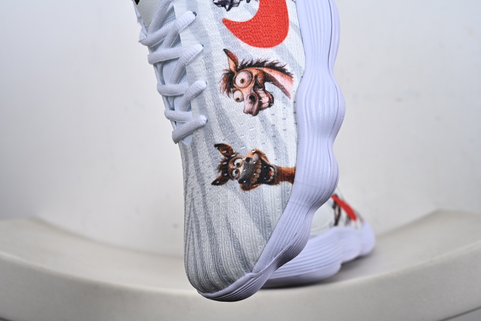 马年专属Nike战靴 帅到炸街的球场利器 当国风马纹撞上街头运动风 897637-006