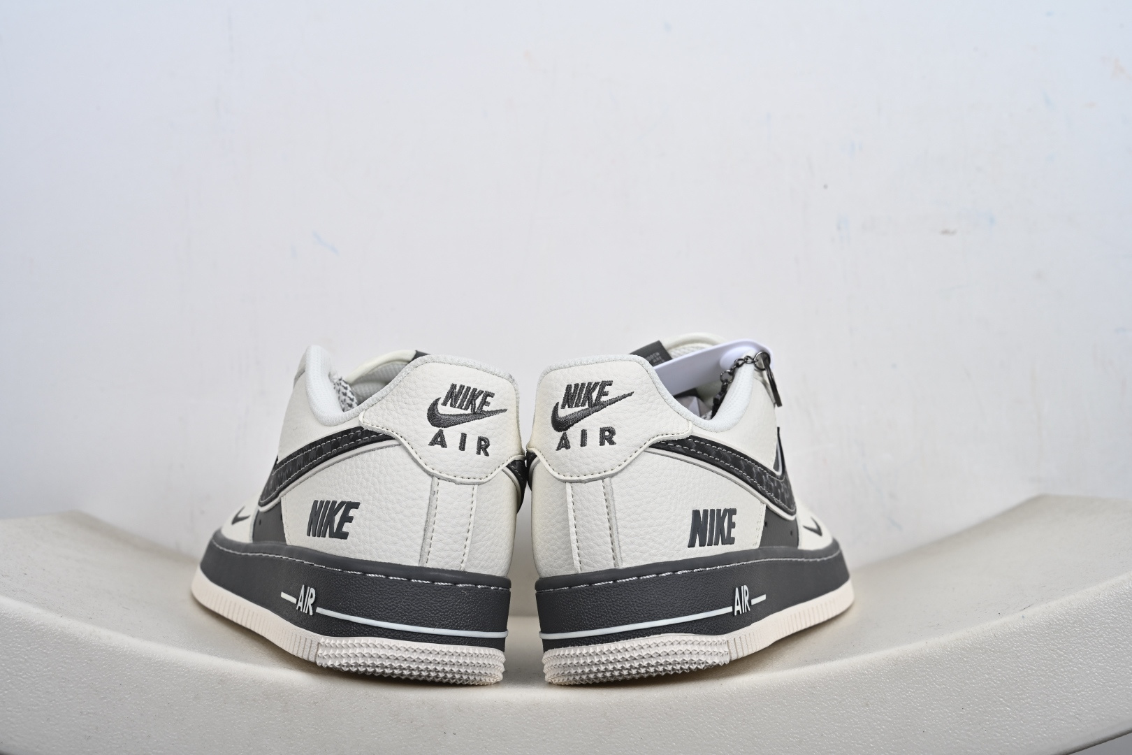 Nike Air Force 1解构款堪称街头穿搭王炸 米白拼深灰 SM6668-107