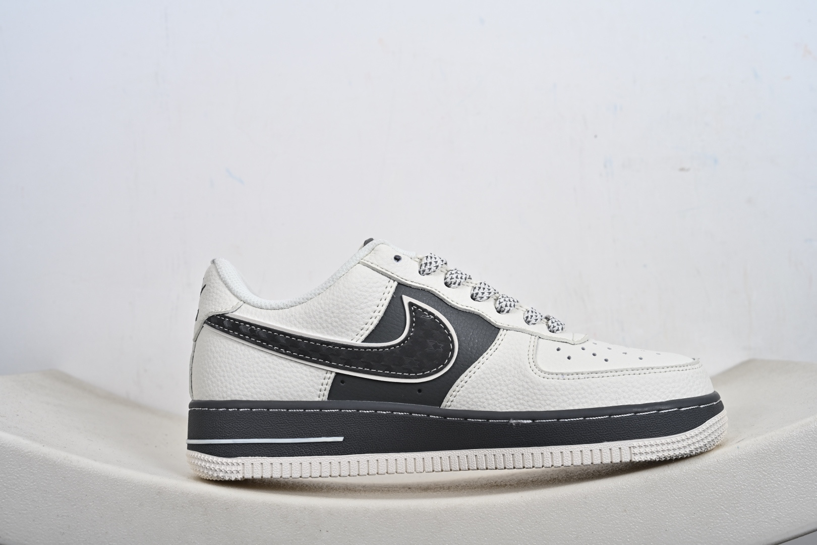 Nike Air Force 1解构款堪称街头穿搭王炸 米白拼深灰 SM6668-107