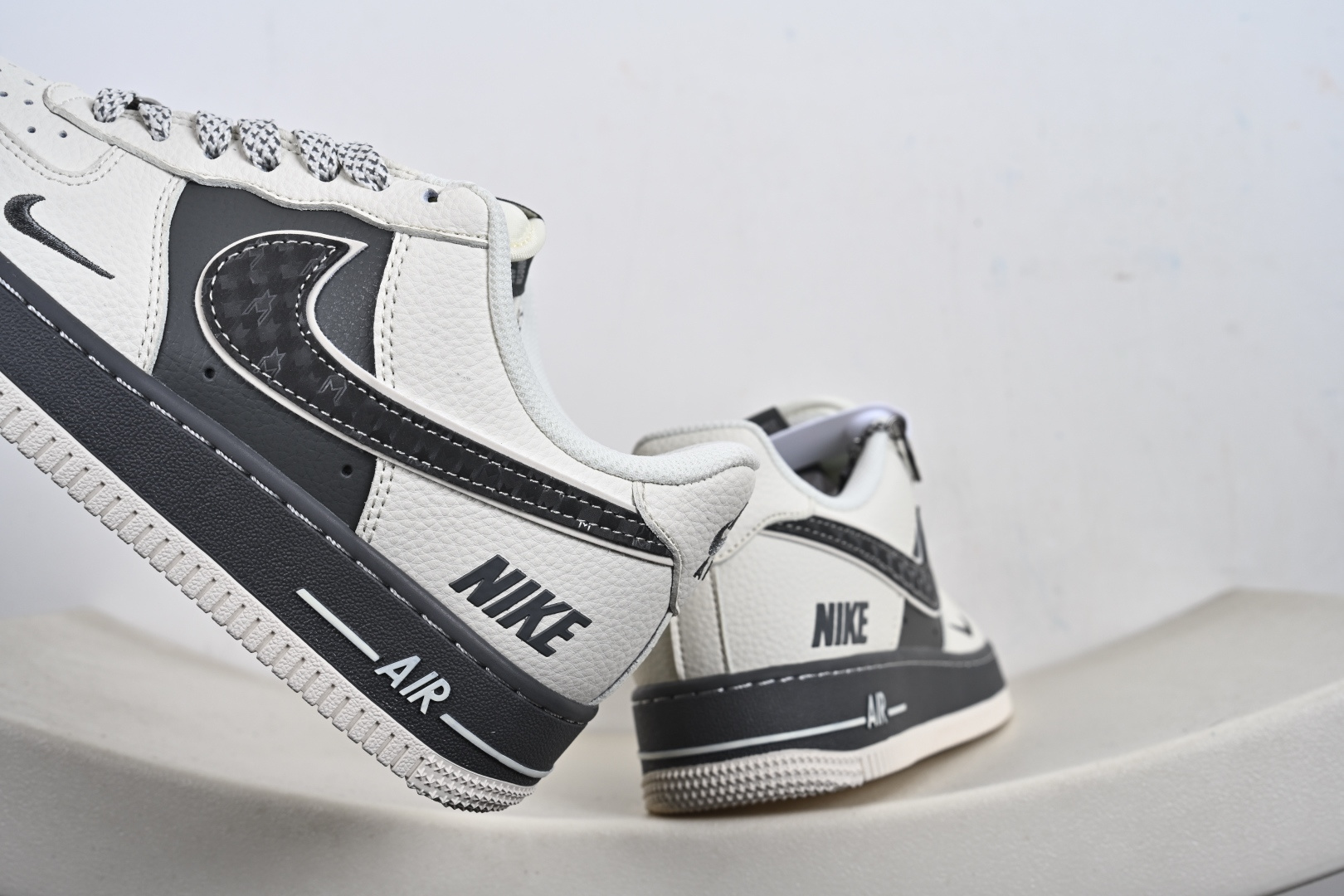 Nike Air Force 1解构款堪称街头穿搭王炸 米白拼深灰 SM6668-107
