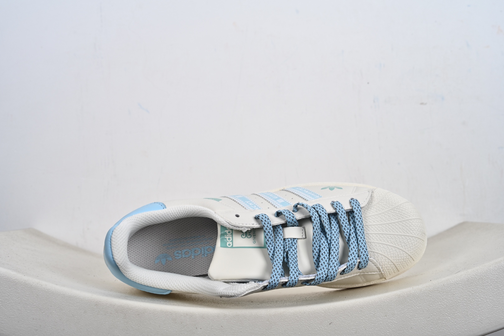 福利特价💰130支持放店‼️‼️‼️
AD Originals Superstar x Louis Vuitton 采用全新头层拼接皮革材质后跟采用特色3D立体印字 渠道正品订单 诠释市场最高工艺水平全鞋进口头层皮料打造区别市面普通真标版本,进出专柜无压力
货号:XS0014、XS0007、XS0002、
Size:36-45-F2-E0