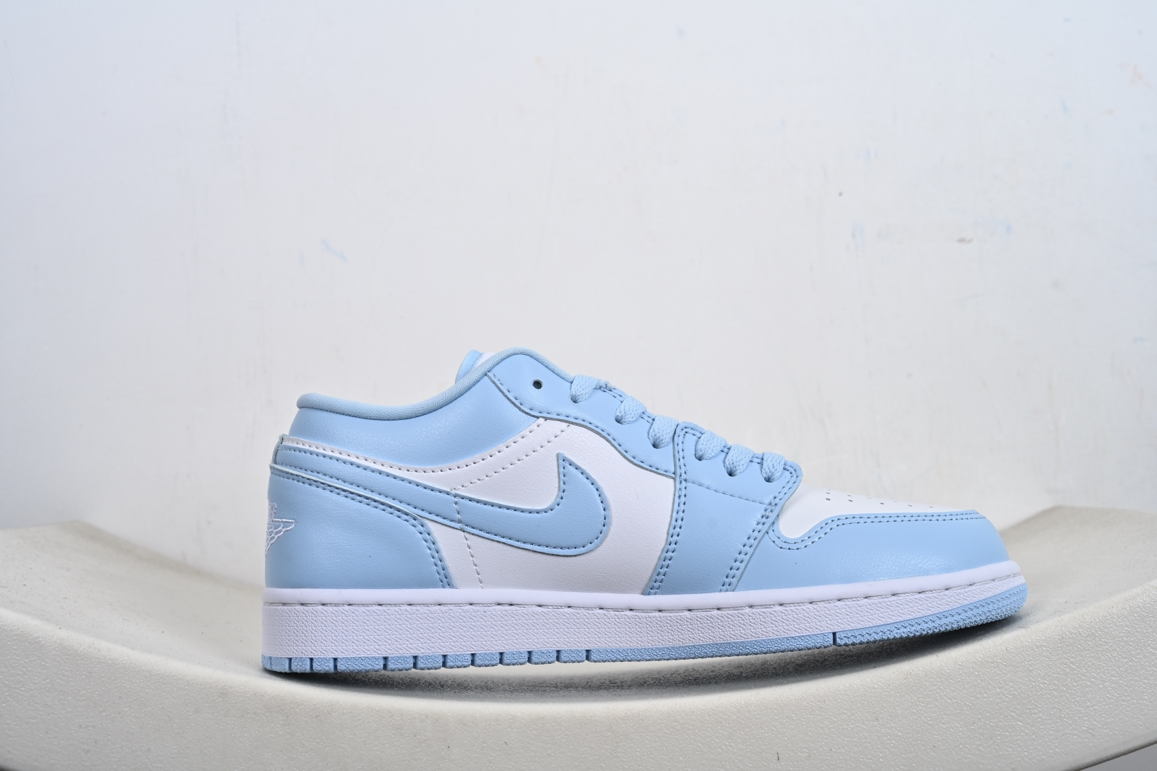 耐克Nike Air Jordan 1 AJ1经典复古经典低帮百搭文化篮球鞋”Floral Swoosh“ AJ1 乔1 DC0774-141-Top High Quatity Cheap Sneakers Fashion Clothing Clothes Bags handbags Shoes of all Brand wholesale With The best Quality And Beautiful Price from China Factory Chinese suppliers wholesaler seller 耐克Nike Air Jordan 1 AJ1经典复古经典低帮百搭文化篮球鞋”Floral Swoosh“ AJ1 乔1 DC0774-141