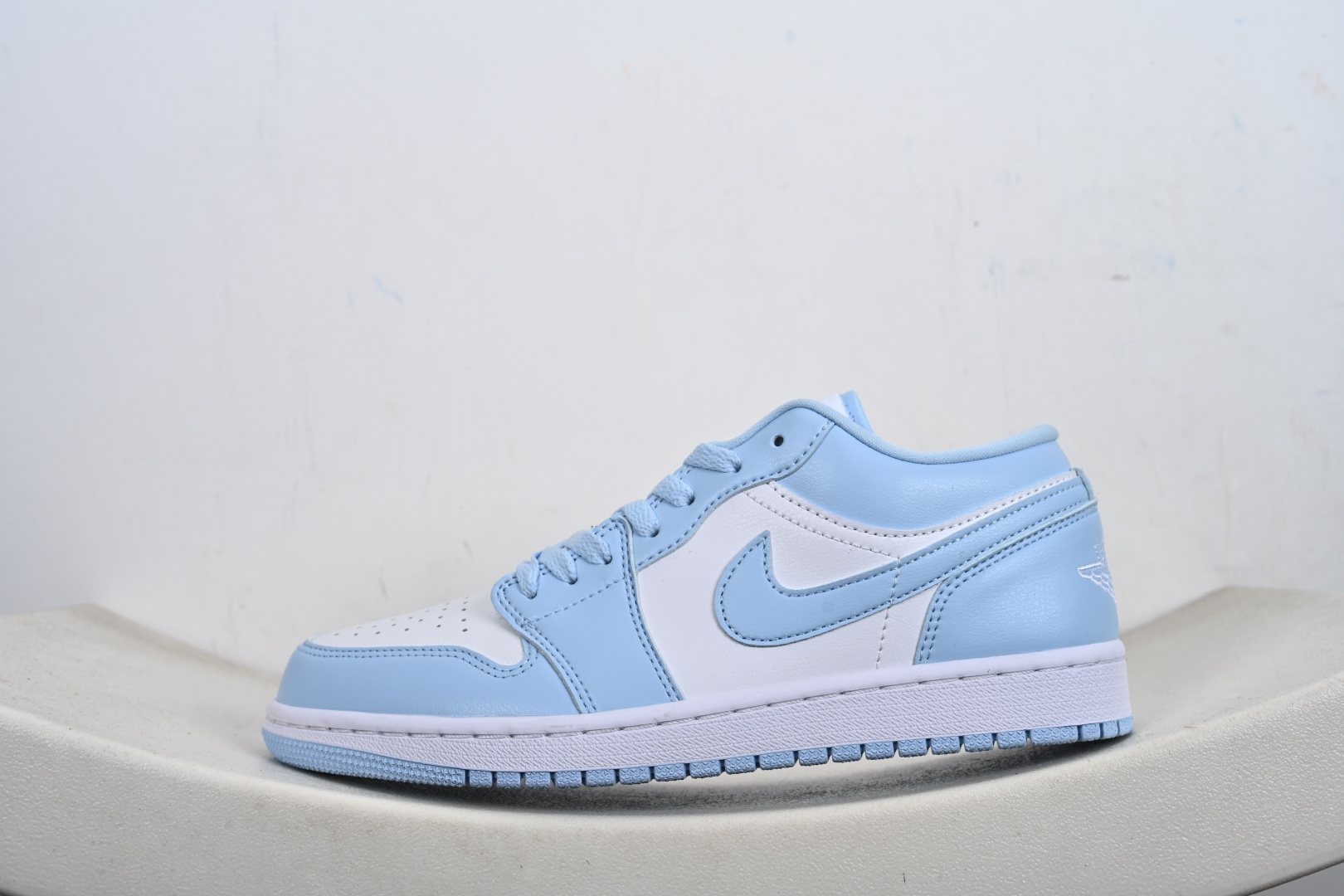 耐克Nike Air Jordan 1 AJ1经典复古经典低帮百搭文化篮球鞋”Floral Swoosh“ AJ1 乔1 DC0774-141-Top High Quatity Cheap Sneakers Fashion Clothing Clothes Bags handbags Shoes of all Brand wholesale With The best Quality And Beautiful Price from China Factory Chinese suppliers wholesaler seller 耐克Nike Air Jordan 1 AJ1经典复古经典低帮百搭文化篮球鞋”Floral Swoosh“ AJ1 乔1 DC0774-141