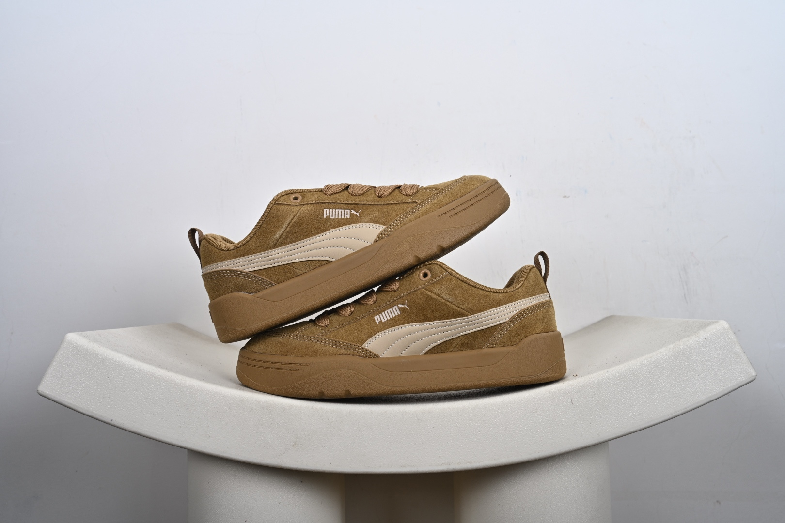 PUMA 彪马 PARK LIFESTYLE 人气单品年度王炸单品 蕾哈娜联名面包鞋 男女同款复古休闲板鞋 401606-04