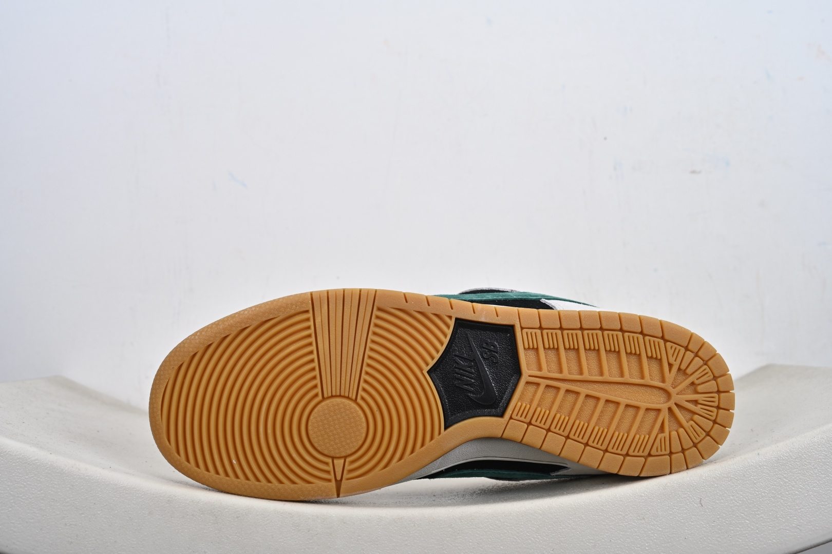 Nike SB Dunk Low 麂皮灰绿生胶 SB低帮休闲板鞋 HF3704-001