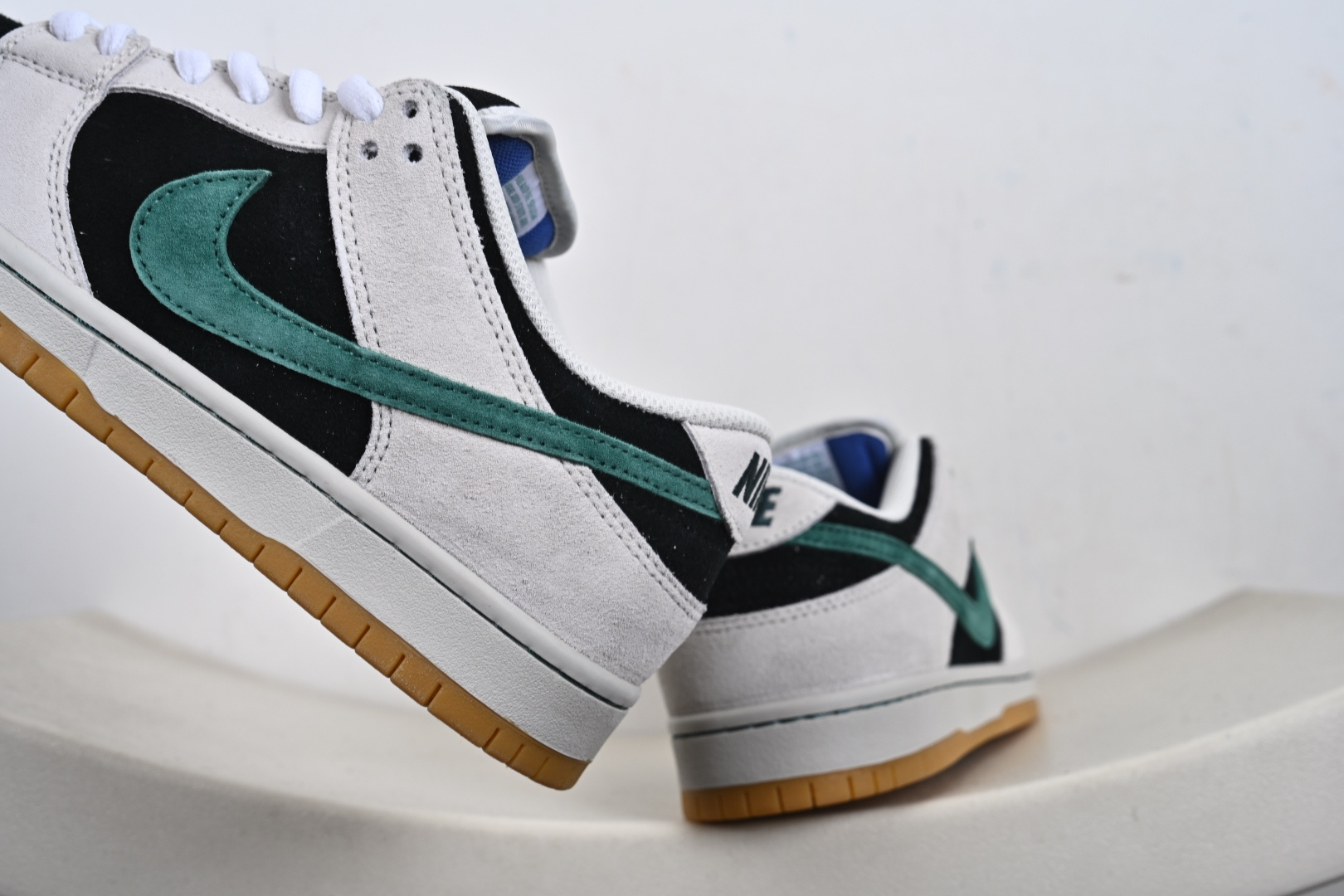 Nike SB Dunk Low 麂皮灰绿生胶 SB低帮休闲板鞋 HF3704-001