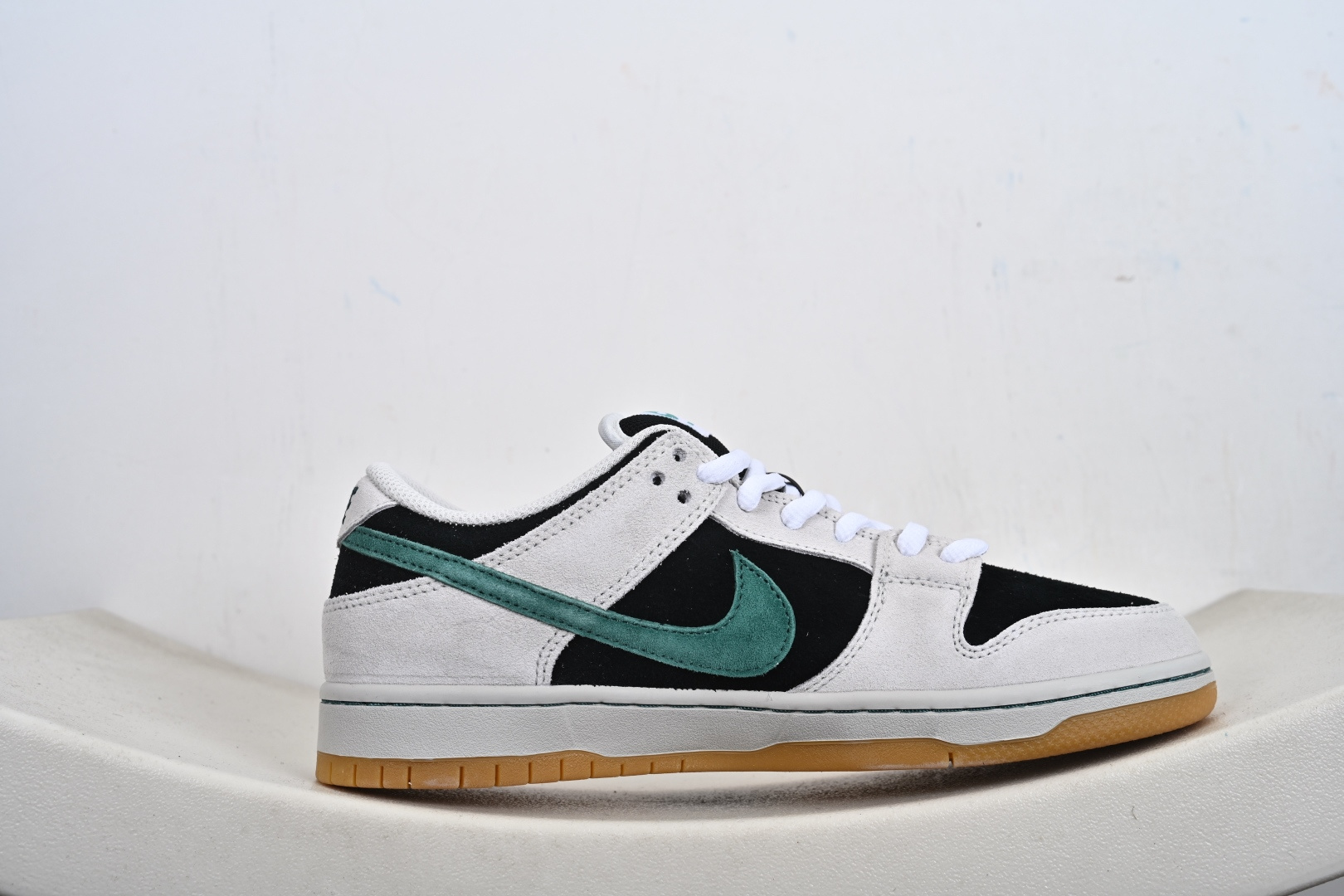 Nike SB Dunk Low 麂皮灰绿生胶 SB低帮休闲板鞋 HF3704-001