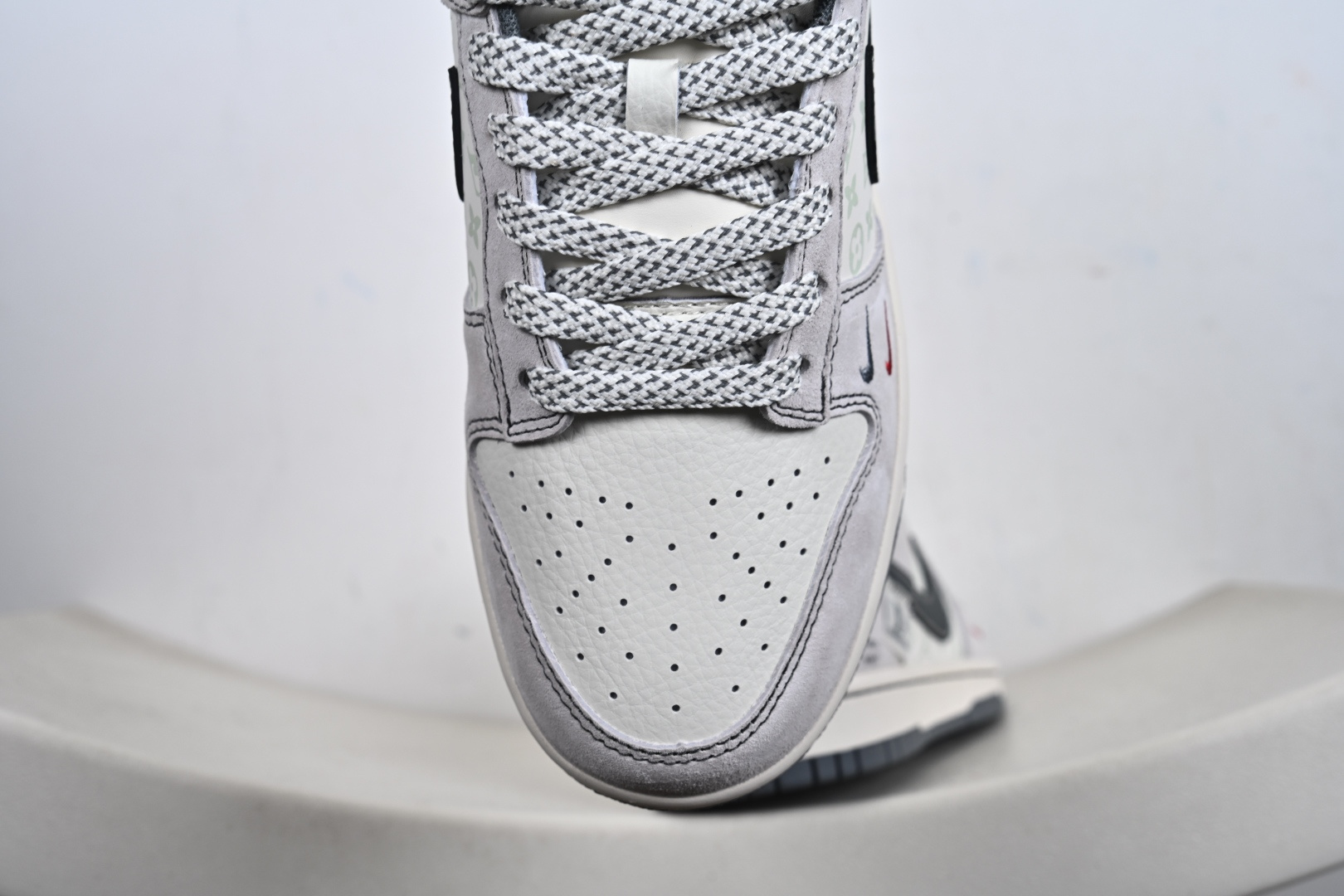 Nike SB Dunk Low LV联名款 高端定制 低帮休闲板鞋 YX5066-391