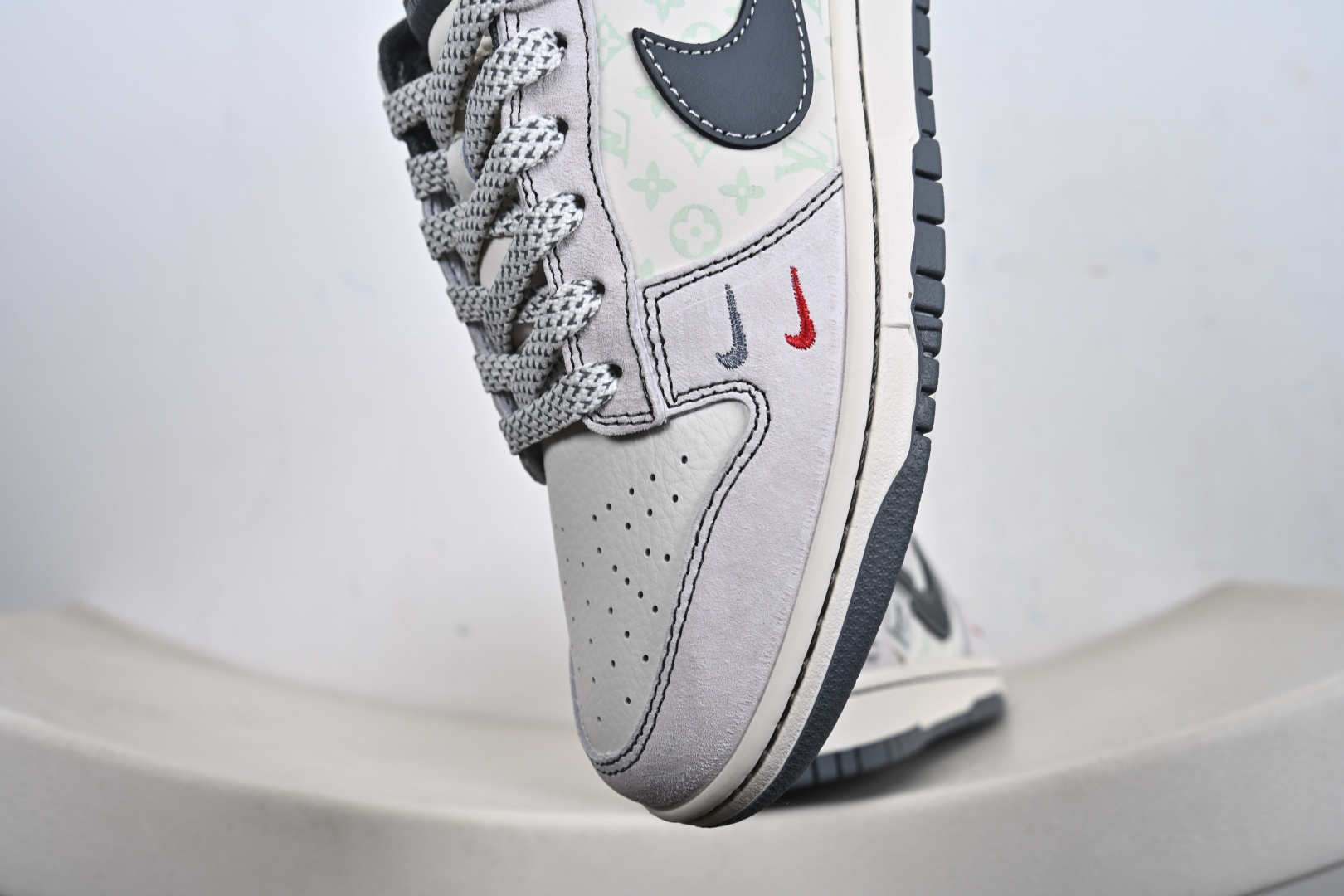 Nike SB Dunk Low LV联名款 高端定制 低帮休闲板鞋 YX5066-391
