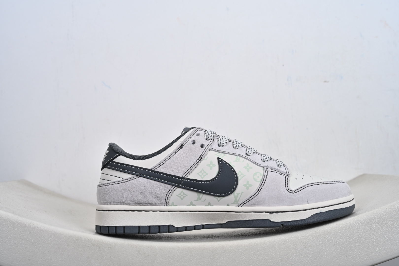 Nike SB Dunk Low LV联名款 高端定制 低帮休闲板鞋 YX5066-391