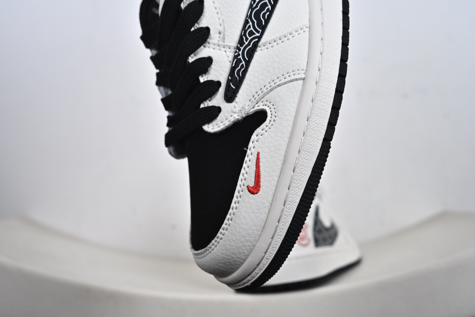 Air Jordan 1 Low AJ1 乔1国风联名 黑白熊猫 高端定制 低帮复古篮球鞋 JW1188-171-Top High Quatity Cheap Sneakers Fashion Clothing Clothes Bags handbags Shoes of all Brand wholesale With The best Quality And Beautiful Price from China Factory Chinese suppliers wholesaler seller Air Jordan 1 Low AJ1 乔1国风联名 黑白熊猫 高端定制 低帮复古篮球鞋 JW1188-171