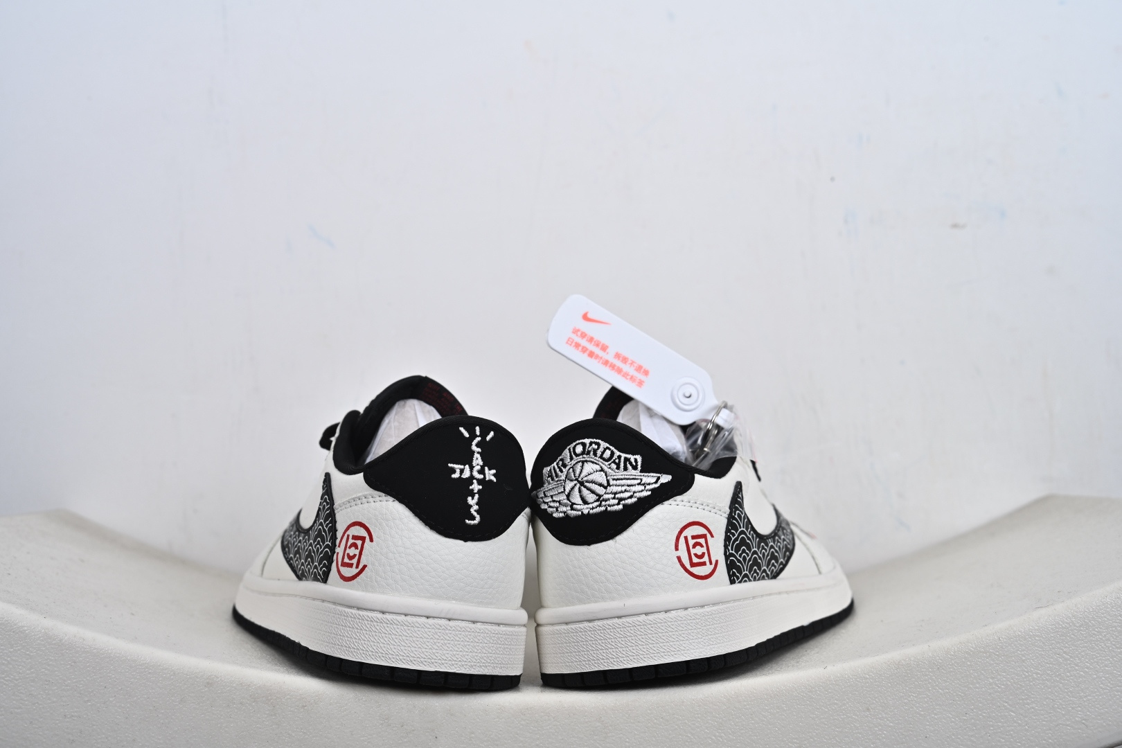 Air Jordan 1 Low AJ1 乔1国风联名 黑白熊猫 高端定制 低帮复古篮球鞋 JW1188-171-Top High Quatity Cheap Sneakers Fashion Clothing Clothes Bags handbags Shoes of all Brand wholesale With The best Quality And Beautiful Price from China Factory Chinese suppliers wholesaler seller Air Jordan 1 Low AJ1 乔1国风联名 黑白熊猫 高端定制 低帮复古篮球鞋 JW1188-171