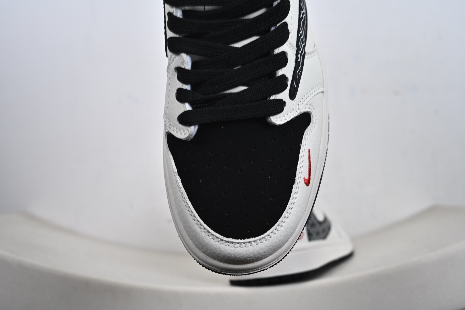 Air Jordan 1 Low AJ1 乔1国风联名 黑白熊猫 高端定制 低帮复古篮球鞋 JW1188-171-Top High Quatity Cheap Sneakers Fashion Clothing Clothes Bags handbags Shoes of all Brand wholesale With The best Quality And Beautiful Price from China Factory Chinese suppliers wholesaler seller Air Jordan 1 Low AJ1 乔1国风联名 黑白熊猫 高端定制 低帮复古篮球鞋 JW1188-171