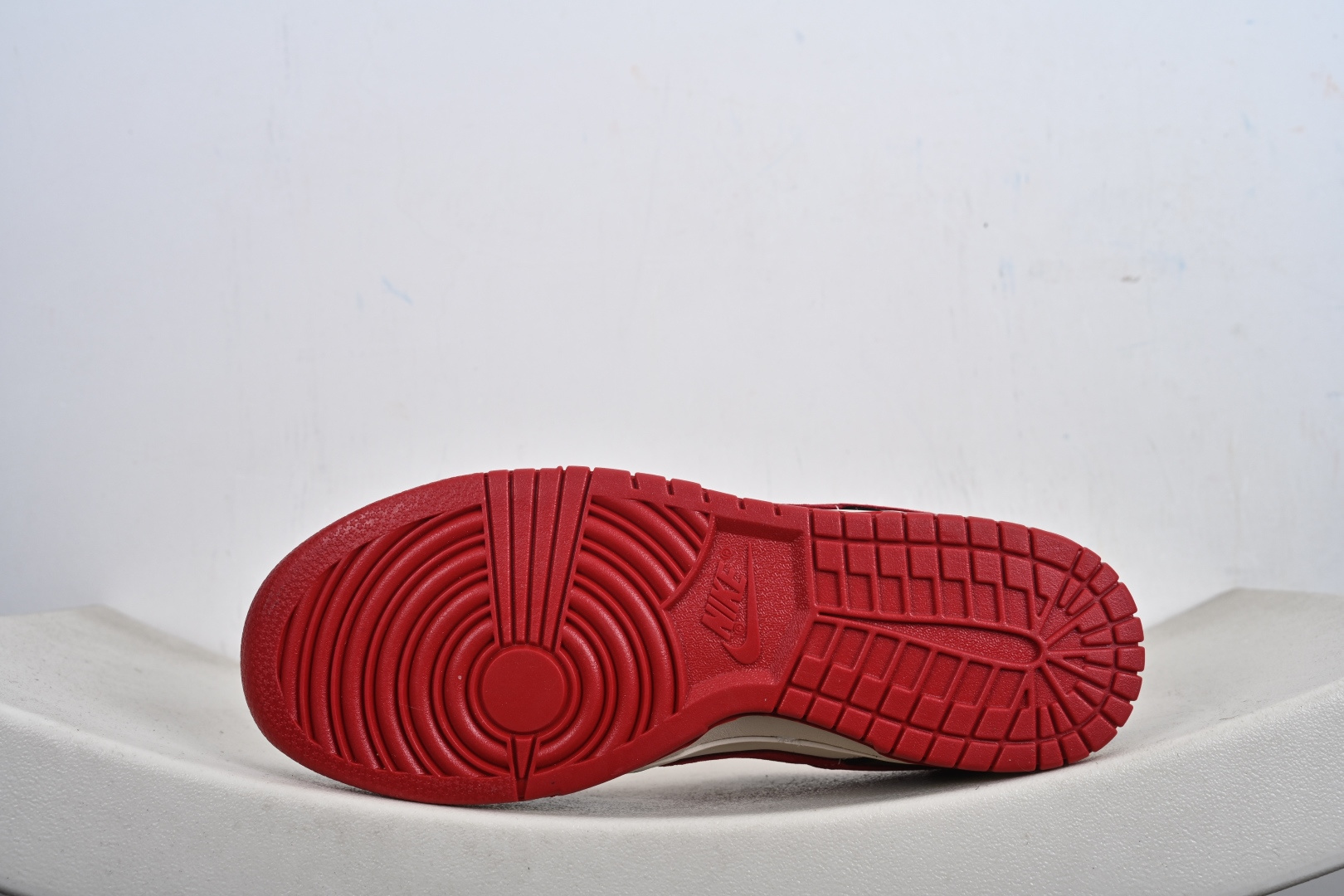 Nike SB Dunk Low ”马年限定款“——白咖啡红” 高端定制 低帮休闲板鞋 YF9511-927-Top High Quatity Cheap Sneakers Fashion Clothing Clothes Bags handbags Shoes of all Brand wholesale With The best Quality And Beautiful Price from China Factory Chinese suppliers wholesaler seller Nike SB Dunk Low ”马年限定款“——白咖啡红” 高端定制 低帮休闲板鞋 YF9511-927