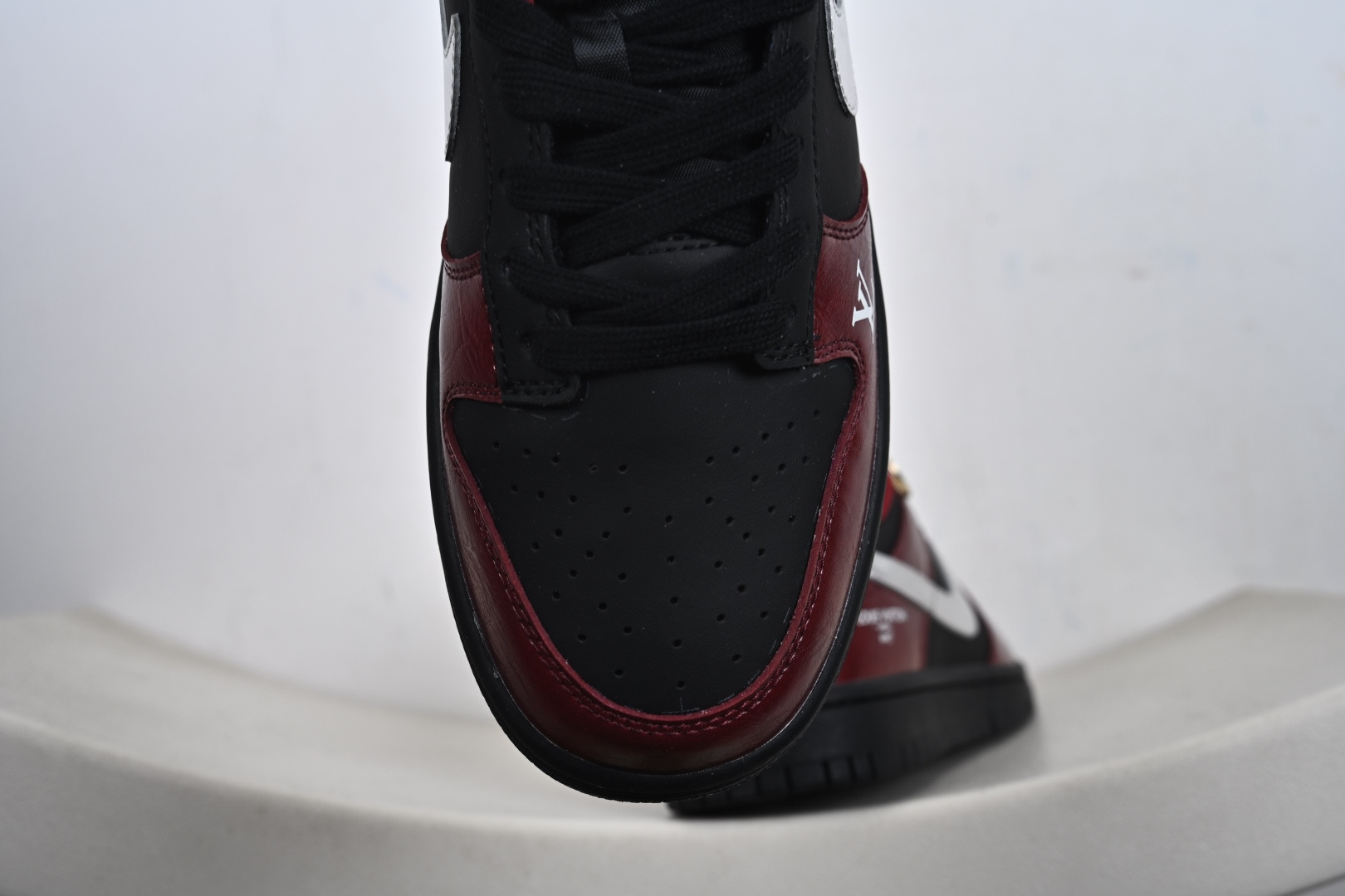 定制版 Dunk Low 马年限定 红檀玄银 高端定制 低帮休闲板鞋 SG6688-007-Top High Quatity Cheap Sneakers Fashion Clothing Clothes Bags handbags Shoes of all Brand wholesale With The best Quality And Beautiful Price from China Factory Chinese suppliers wholesaler seller 定制版 Dunk Low 马年限定 红檀玄银 高端定制 低帮休闲板鞋 SG6688-007