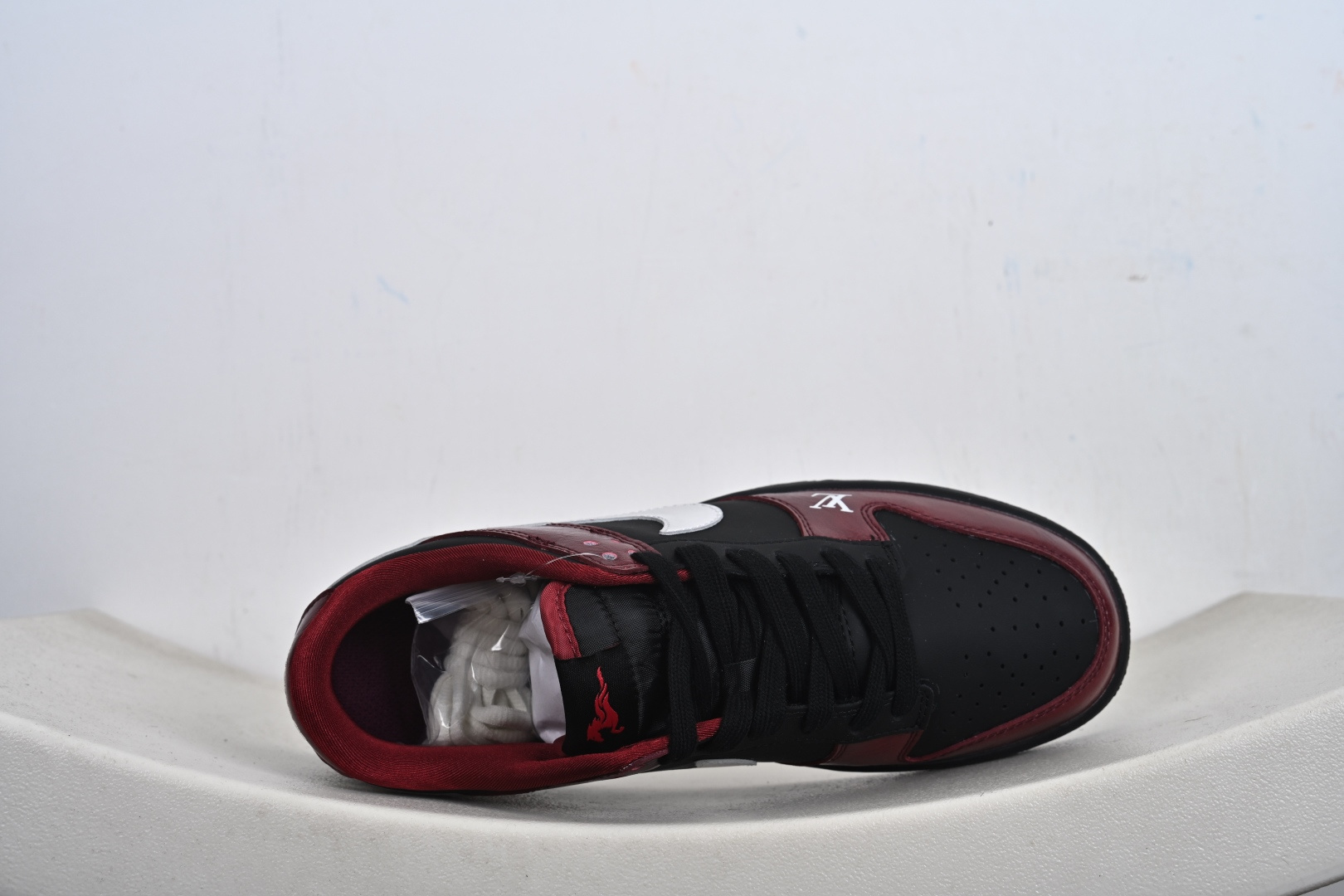 定制版 Dunk Low 马年限定 红檀玄银 高端定制 低帮休闲板鞋 SG6688-007-Top High Quatity Cheap Sneakers Fashion Clothing Clothes Bags handbags Shoes of all Brand wholesale With The best Quality And Beautiful Price from China Factory Chinese suppliers wholesaler seller 定制版 Dunk Low 马年限定 红檀玄银 高端定制 低帮休闲板鞋 SG6688-007