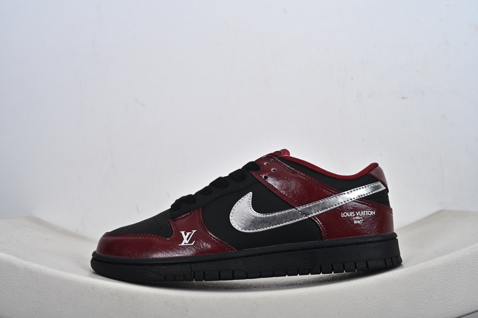 定制版 Dunk Low 马年限定 红檀玄银 高端定制 低帮休闲板鞋 SG6688-007-Top High Quatity Cheap Sneakers Fashion Clothing Clothes Bags handbags Shoes of all Brand wholesale With The best Quality And Beautiful Price from China Factory Chinese suppliers wholesaler seller 定制版 Dunk Low 马年限定 红檀玄银 高端定制 低帮休闲板鞋 SG6688-007