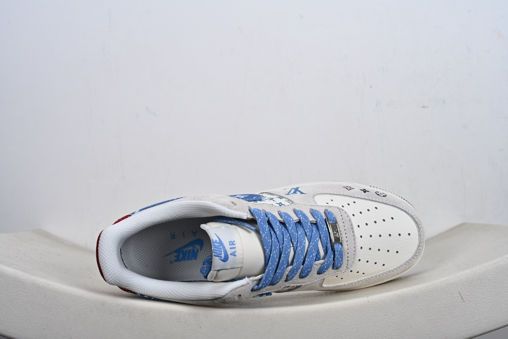 Nike AF1 x LV联名款堪称潮流顶流 浅灰麂皮搭蓝白扎染LV老花Swoosh KG6699-F48-Top High Quatity Cheap Sneakers Fashion Clothing Clothes Bags handbags Shoes of all Brand wholesale With The best Quality And Beautiful Price from China Factory Chinese suppliers wholesaler seller Nike AF1 x LV联名款堪称潮流顶流 浅灰麂皮搭蓝白扎染LV老花Swoosh KG6699-F48