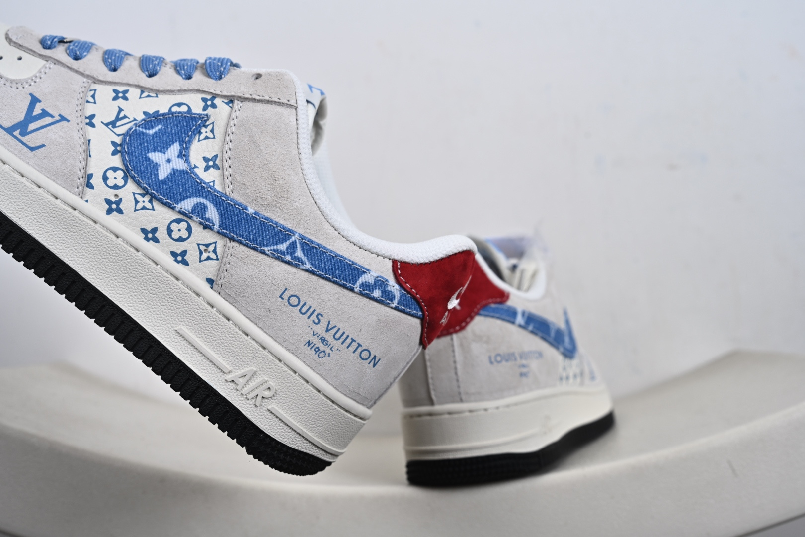 Nike AF1 x LV联名款堪称潮流顶流 浅灰麂皮搭蓝白扎染LV老花Swoosh KG6699-F48-Top High Quatity Cheap Sneakers Fashion Clothing Clothes Bags handbags Shoes of all Brand wholesale With The best Quality And Beautiful Price from China Factory Chinese suppliers wholesaler seller Nike AF1 x LV联名款堪称潮流顶流 浅灰麂皮搭蓝白扎染LV老花Swoosh KG6699-F48