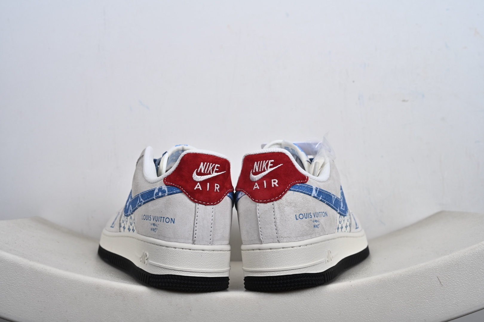 Nike AF1 x LV联名款堪称潮流顶流 浅灰麂皮搭蓝白扎染LV老花Swoosh KG6699-F48-Top High Quatity Cheap Sneakers Fashion Clothing Clothes Bags handbags Shoes of all Brand wholesale With The best Quality And Beautiful Price from China Factory Chinese suppliers wholesaler seller Nike AF1 x LV联名款堪称潮流顶流 浅灰麂皮搭蓝白扎染LV老花Swoosh KG6699-F48