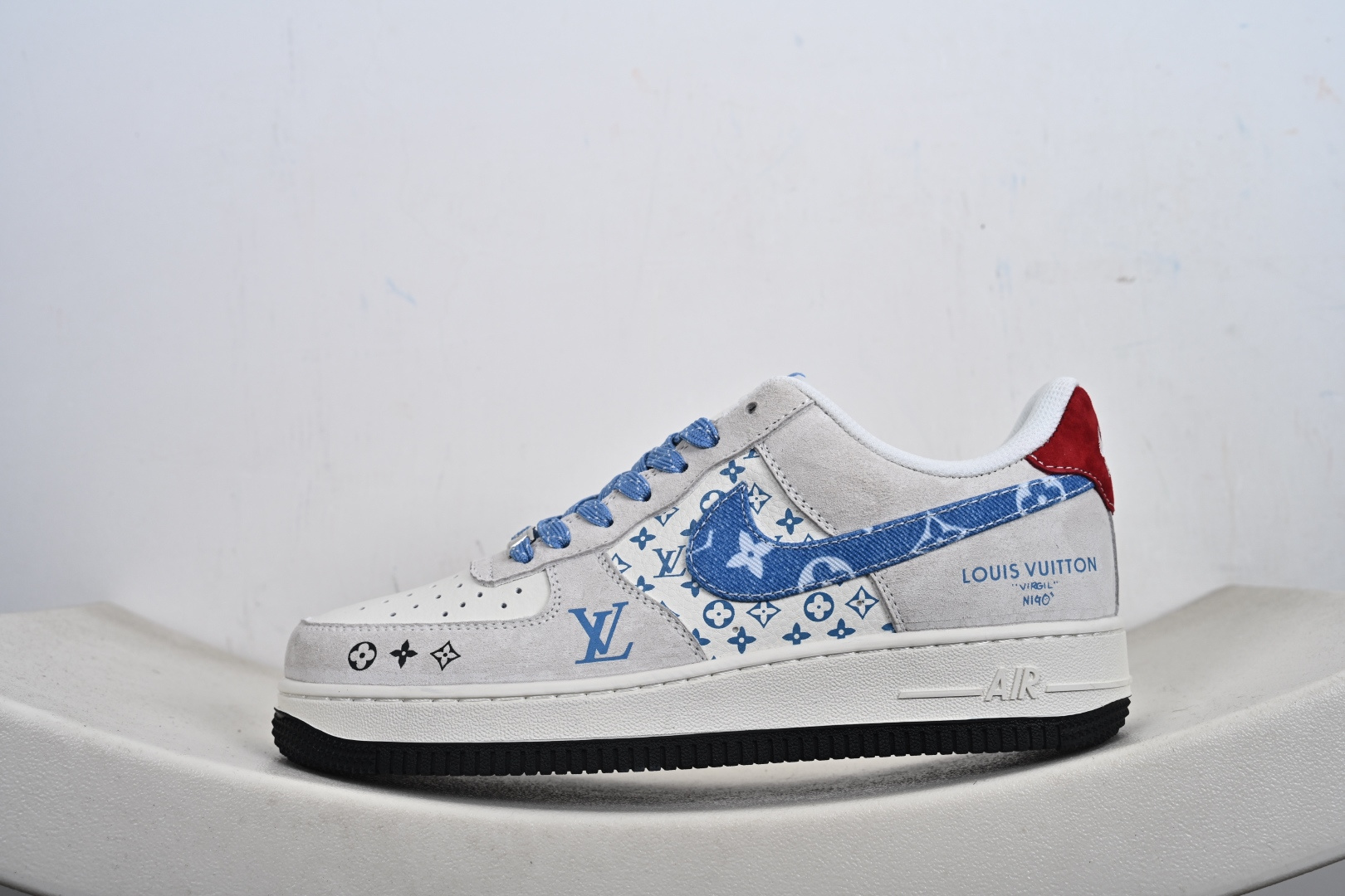 Nike AF1 x LV联名款堪称潮流顶流 浅灰麂皮搭蓝白扎染LV老花Swoosh KG6699-F48-Top High Quatity Cheap Sneakers Fashion Clothing Clothes Bags handbags Shoes of all Brand wholesale With The best Quality And Beautiful Price from China Factory Chinese suppliers wholesaler seller Nike AF1 x LV联名款堪称潮流顶流 浅灰麂皮搭蓝白扎染LV老花Swoosh KG6699-F48