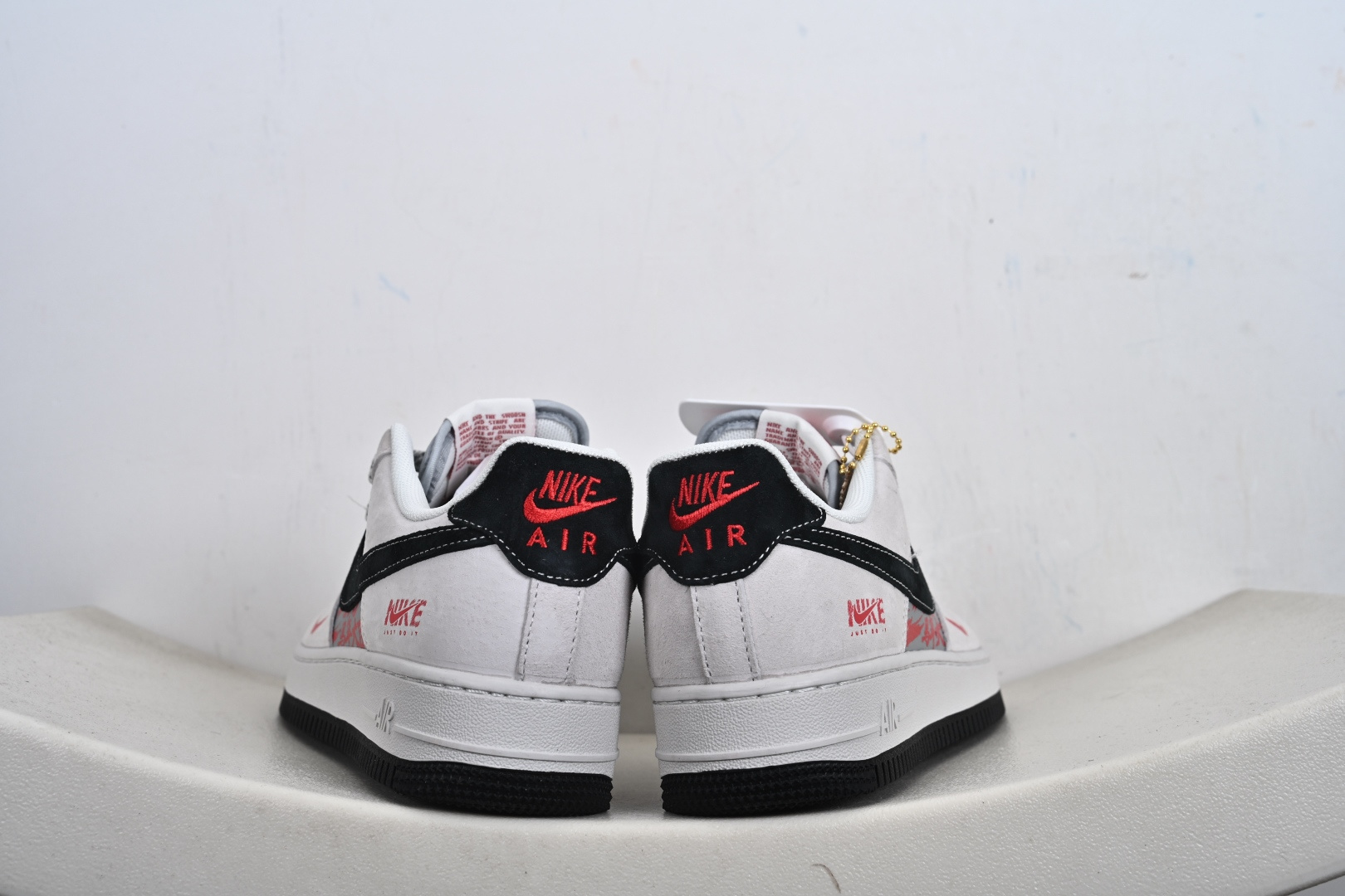 2026马年专属Nike AF1直接封神 白灰主调撞色红黑细节超吸睛 JP2026-135-Top High Quatity Cheap Sneakers Fashion Clothing Clothes Bags handbags Shoes of all Brand wholesale With The best Quality And Beautiful Price from China Factory Chinese suppliers wholesaler seller 2026马年专属Nike AF1直接封神 白灰主调撞色红黑细节超吸睛 JP2026-135