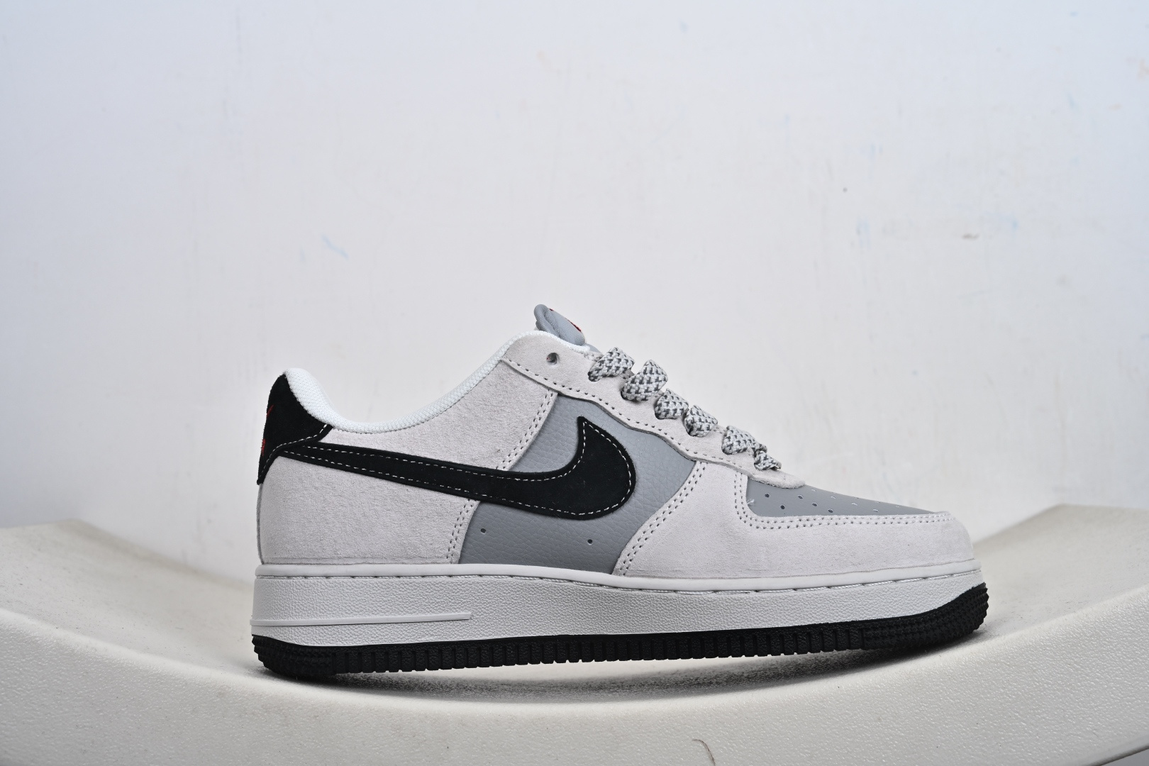 2026马年专属Nike AF1直接封神 白灰主调撞色红黑细节超吸睛 JP2026-135-Top High Quatity Cheap Sneakers Fashion Clothing Clothes Bags handbags Shoes of all Brand wholesale With The best Quality And Beautiful Price from China Factory Chinese suppliers wholesaler seller 2026马年专属Nike AF1直接封神 白灰主调撞色红黑细节超吸睛 JP2026-135