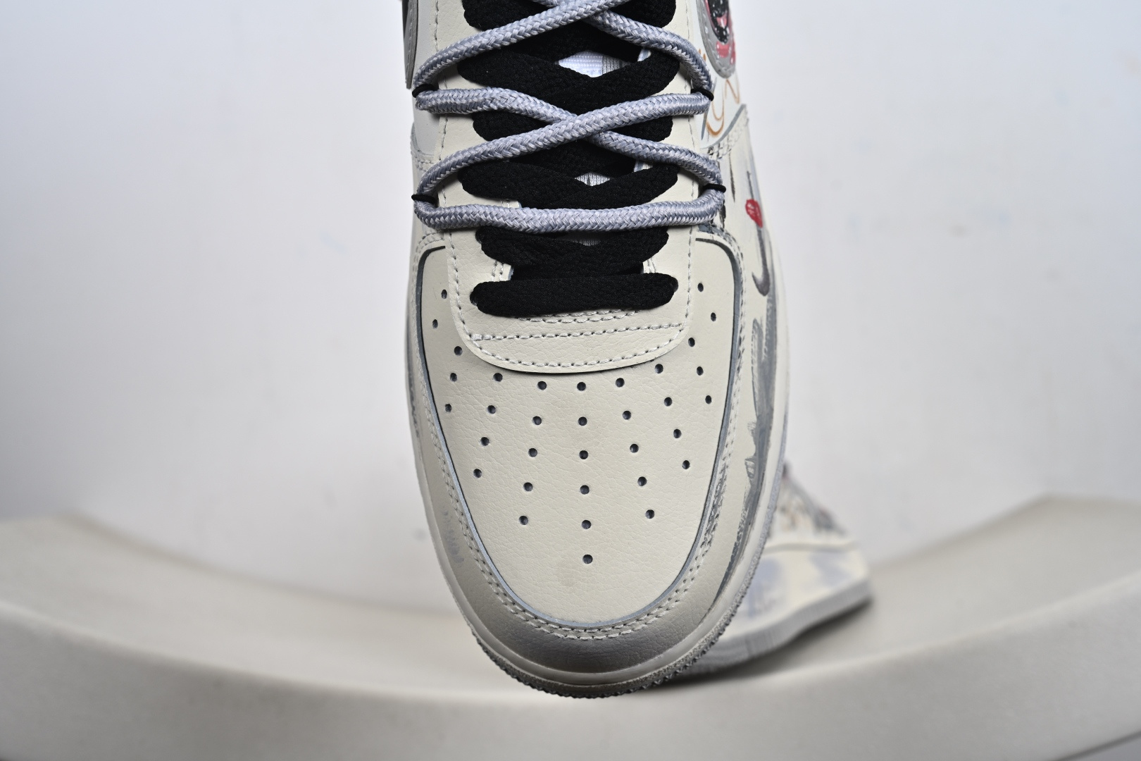 Nike Air Force 1 “ Unbridled Steed”手绘涂鸦 马年限定“天马行空”空军一号定制板鞋 FB1839-313-Top High Quatity Cheap Sneakers Fashion Clothing Clothes Bags handbags Shoes of all Brand wholesale With The best Quality And Beautiful Price from China Factory Chinese suppliers wholesaler seller Nike Air Force 1 “ Unbridled Steed”手绘涂鸦 马年限定“天马行空”空军一号定制板鞋 FB1839-313