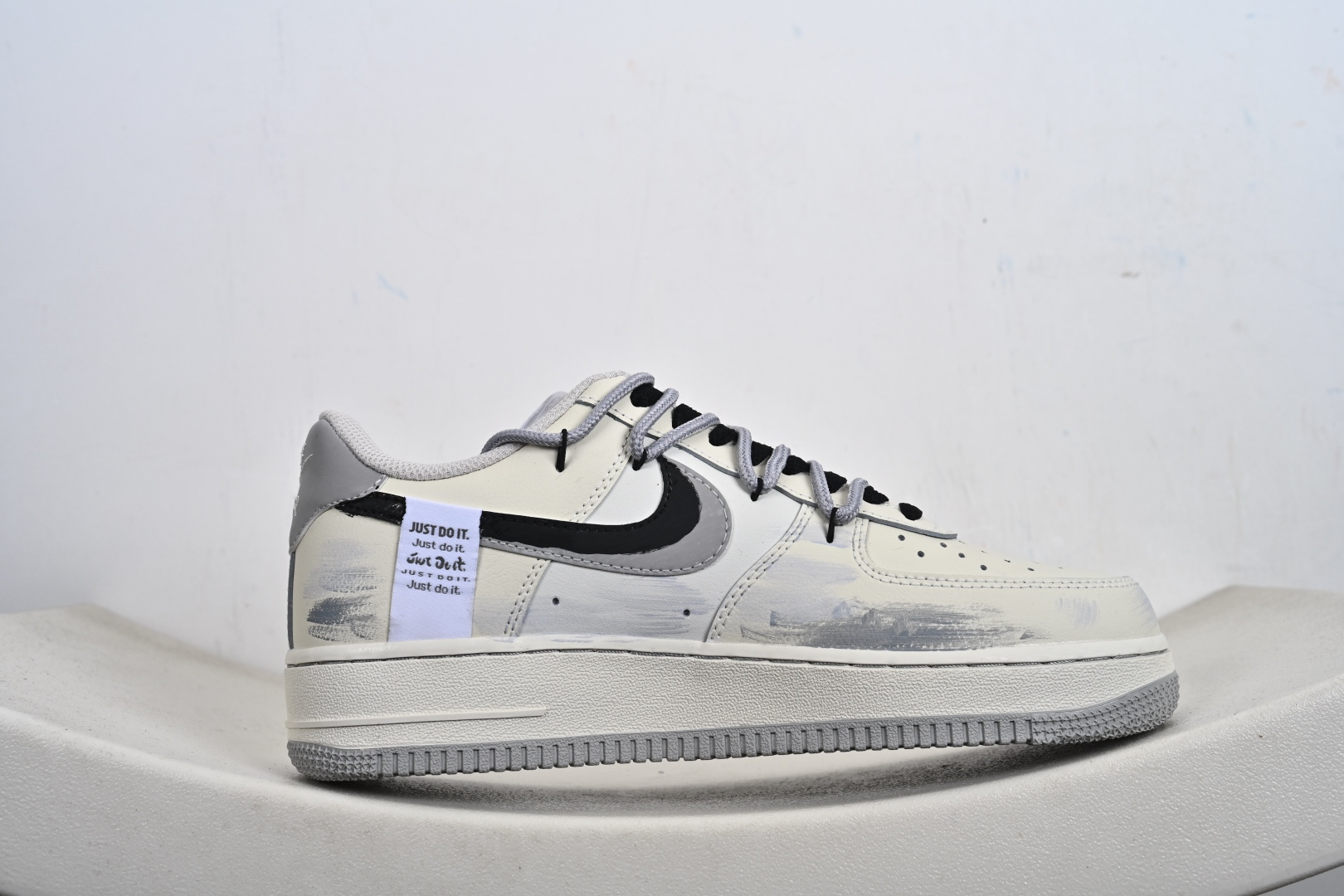 Nike Air Force 1 “ Unbridled Steed”手绘涂鸦 马年限定“天马行空”空军一号定制板鞋 FB1839-313-Top High Quatity Cheap Sneakers Fashion Clothing Clothes Bags handbags Shoes of all Brand wholesale With The best Quality And Beautiful Price from China Factory Chinese suppliers wholesaler seller Nike Air Force 1 “ Unbridled Steed”手绘涂鸦 马年限定“天马行空”空军一号定制板鞋 FB1839-313