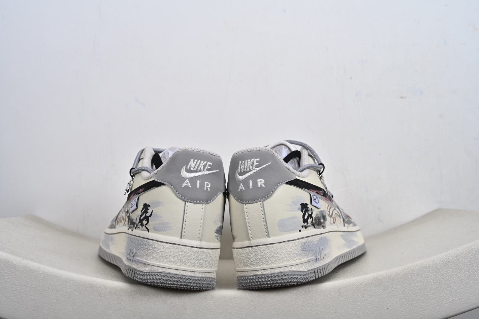 Nike Air Force 1 “ Unbridled Steed”手绘涂鸦 马年限定“天马行空”空军一号定制板鞋 FB1839-313-Top High Quatity Cheap Sneakers Fashion Clothing Clothes Bags handbags Shoes of all Brand wholesale With The best Quality And Beautiful Price from China Factory Chinese suppliers wholesaler seller Nike Air Force 1 “ Unbridled Steed”手绘涂鸦 马年限定“天马行空”空军一号定制板鞋 FB1839-313