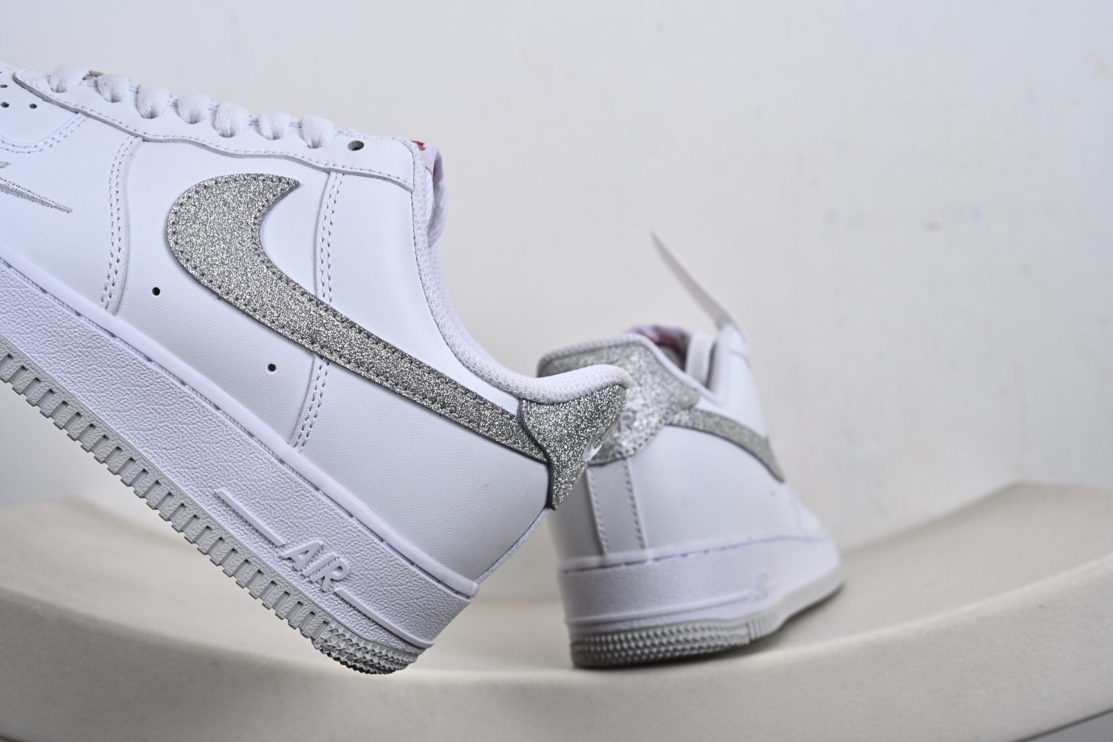 爆款定制 二次元主题 Nike Air Force 1 Low’07 亮片小勾 空军一号低帮休闲板鞋 ZH0316-156-Top High Quatity Cheap Sneakers Fashion Clothing Clothes Bags handbags Shoes of all Brand wholesale With The best Quality And Beautiful Price from China Factory Chinese suppliers wholesaler seller 爆款定制 二次元主题 Nike Air Force 1 Low’07 亮片小勾 空军一号低帮休闲板鞋 ZH0316-156