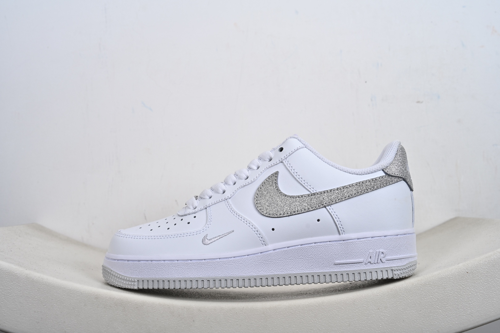 爆款定制 二次元主题 Nike Air Force 1 Low’07 亮片小勾 空军一号低帮休闲板鞋 ZH0316-156-Top High Quatity Cheap Sneakers Fashion Clothing Clothes Bags handbags Shoes of all Brand wholesale With The best Quality And Beautiful Price from China Factory Chinese suppliers wholesaler seller 爆款定制 二次元主题 Nike Air Force 1 Low’07 亮片小勾 空军一号低帮休闲板鞋 ZH0316-156