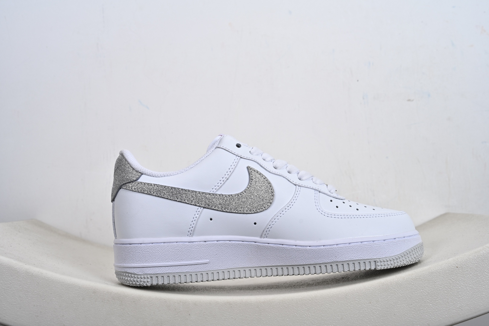 爆款定制 二次元主题 Nike Air Force 1 Low’07 亮片小勾 空军一号低帮休闲板鞋 ZH0316-156-Top High Quatity Cheap Sneakers Fashion Clothing Clothes Bags handbags Shoes of all Brand wholesale With The best Quality And Beautiful Price from China Factory Chinese suppliers wholesaler seller 爆款定制 二次元主题 Nike Air Force 1 Low’07 亮片小勾 空军一号低帮休闲板鞋 ZH0316-156