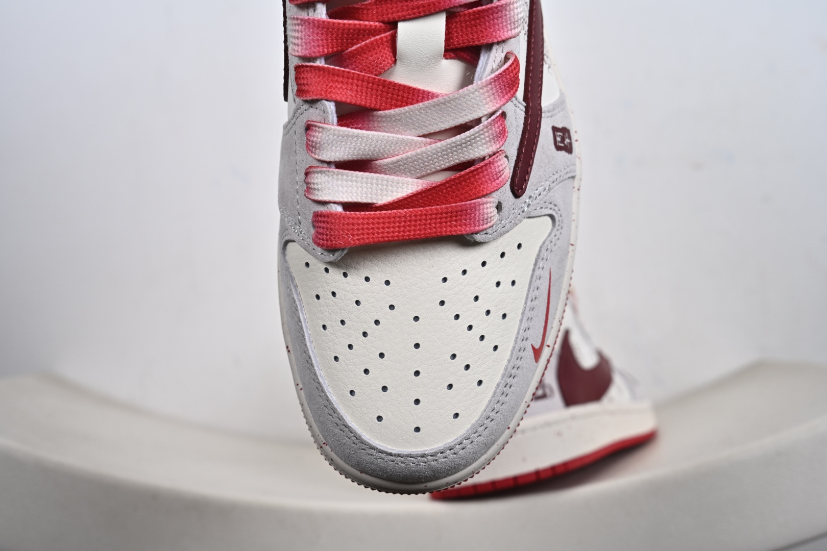 Air Jordan 1 Low AJ1 乔1 马年限定 倒钩高端定制 低帮复古篮球鞋 YX5066-413-Top High Quatity Cheap Sneakers Fashion Clothing Clothes Bags handbags Shoes of all Brand wholesale With The best Quality And Beautiful Price from China Factory Chinese suppliers wholesaler seller Air Jordan 1 Low AJ1 乔1 马年限定 倒钩高端定制 低帮复古篮球鞋 YX5066-413
