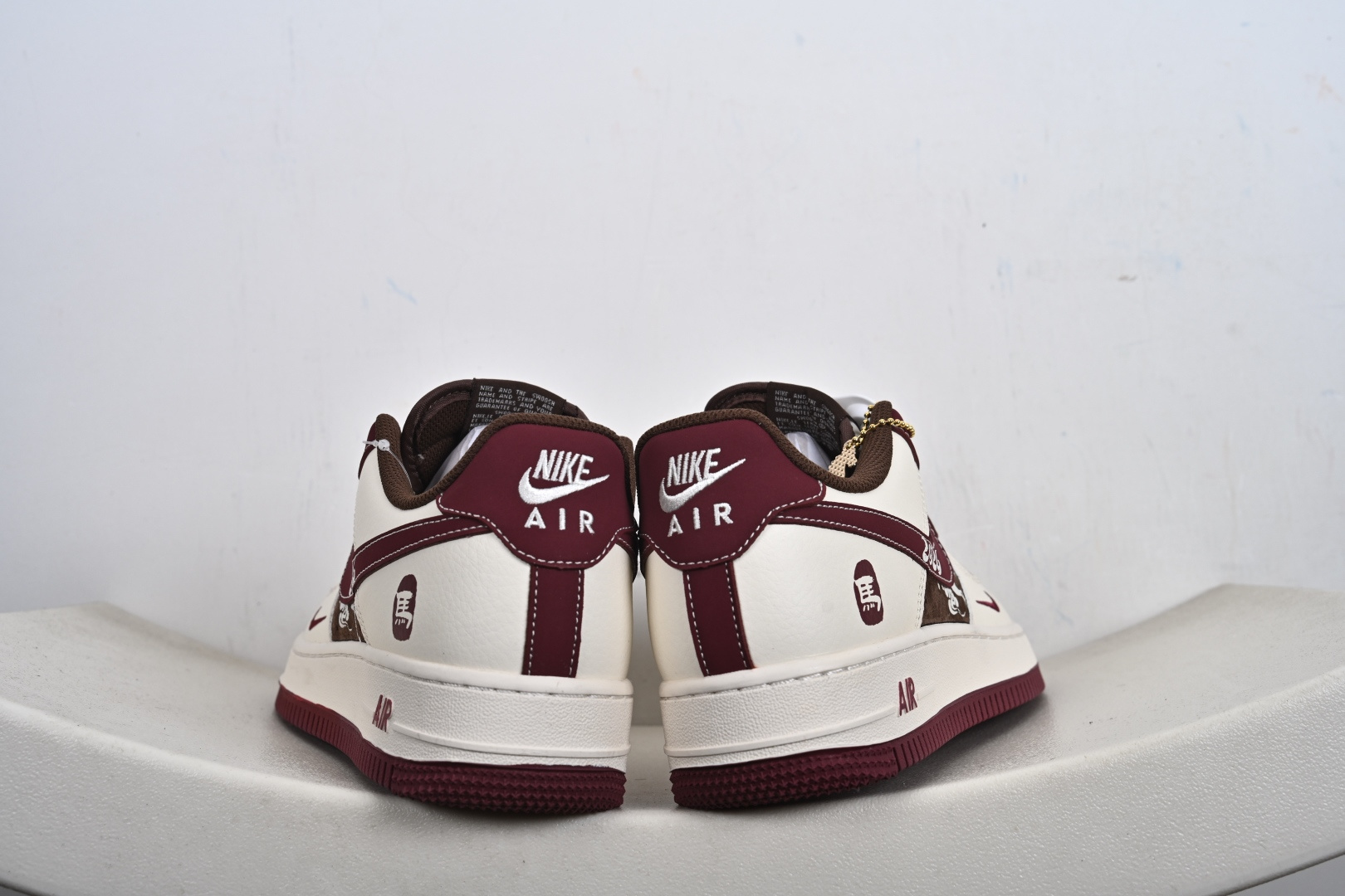 定制版 Air Force 1 '07 Low “马年限定-瑞马纳福” 高端定制酒红 + 奶白 + 咖棕的复古配色 XD0028-007-Top High Quatity Cheap Sneakers Fashion Clothing Clothes Bags handbags Shoes of all Brand wholesale With The best Quality And Beautiful Price from China Factory Chinese suppliers wholesaler seller 定制版 Air Force 1 '07 Low “马年限定-瑞马纳福” 高端定制酒红 + 奶白 + 咖棕的复古配色 XD0028-007