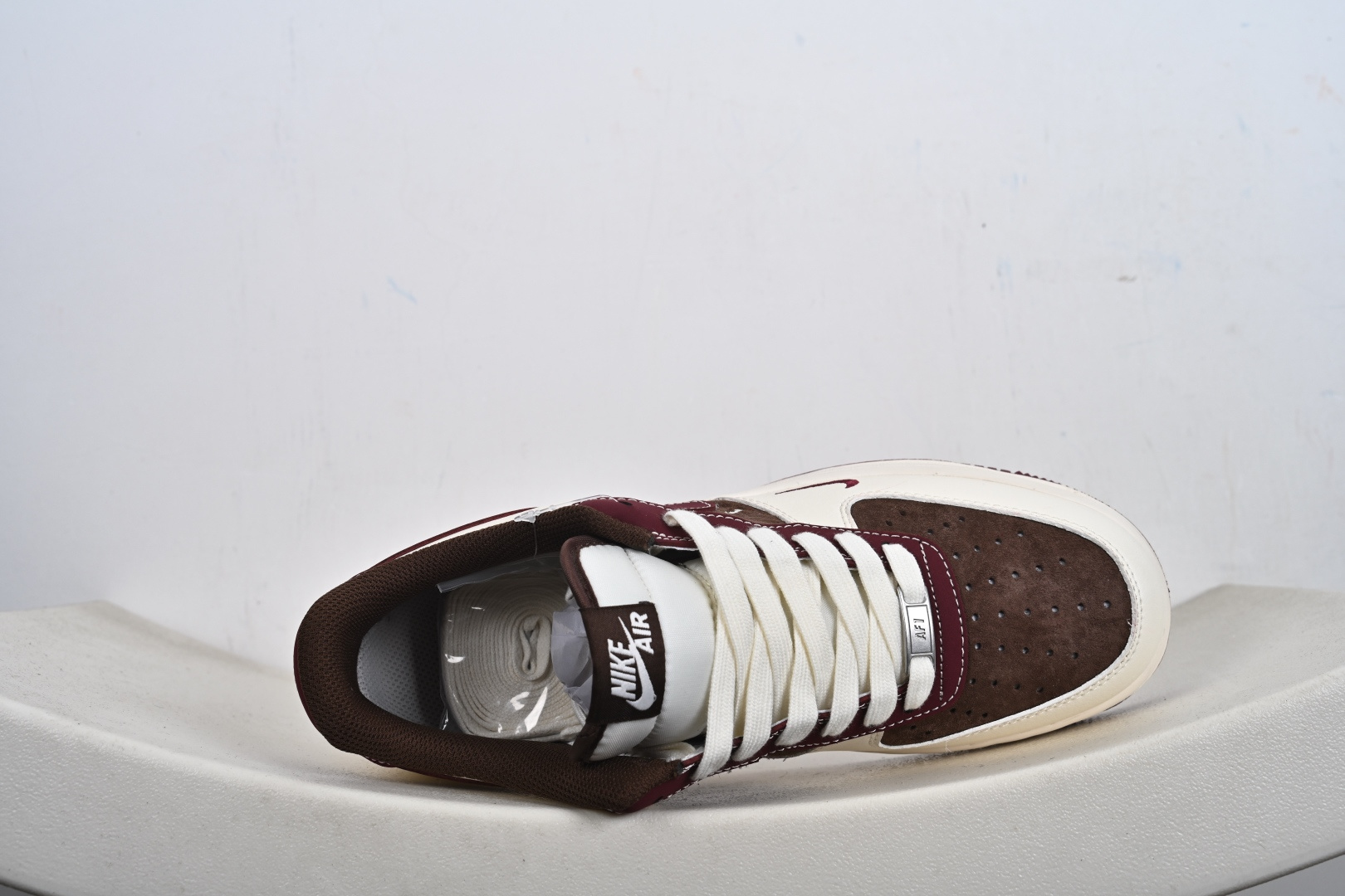 定制版 Air Force 1 '07 Low “马年限定-瑞马纳福” 高端定制酒红 + 奶白 + 咖棕的复古配色 XD0028-007-Top High Quatity Cheap Sneakers Fashion Clothing Clothes Bags handbags Shoes of all Brand wholesale With The best Quality And Beautiful Price from China Factory Chinese suppliers wholesaler seller 定制版 Air Force 1 '07 Low “马年限定-瑞马纳福” 高端定制酒红 + 奶白 + 咖棕的复古配色 XD0028-007
