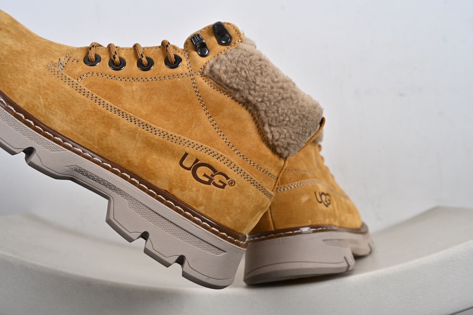 广东UGG秋冬新品Tasman Weather Hybrid 塔斯曼混合系列轻量休闲鞋 U5867M-Top High Quatity Cheap Sneakers Fashion Clothing Clothes Bags handbags Shoes of all Brand wholesale With The best Quality And Beautiful Price from China Factory Chinese suppliers wholesaler seller 广东UGG秋冬新品Tasman Weather Hybrid 塔斯曼混合系列轻量休闲鞋 U5867M