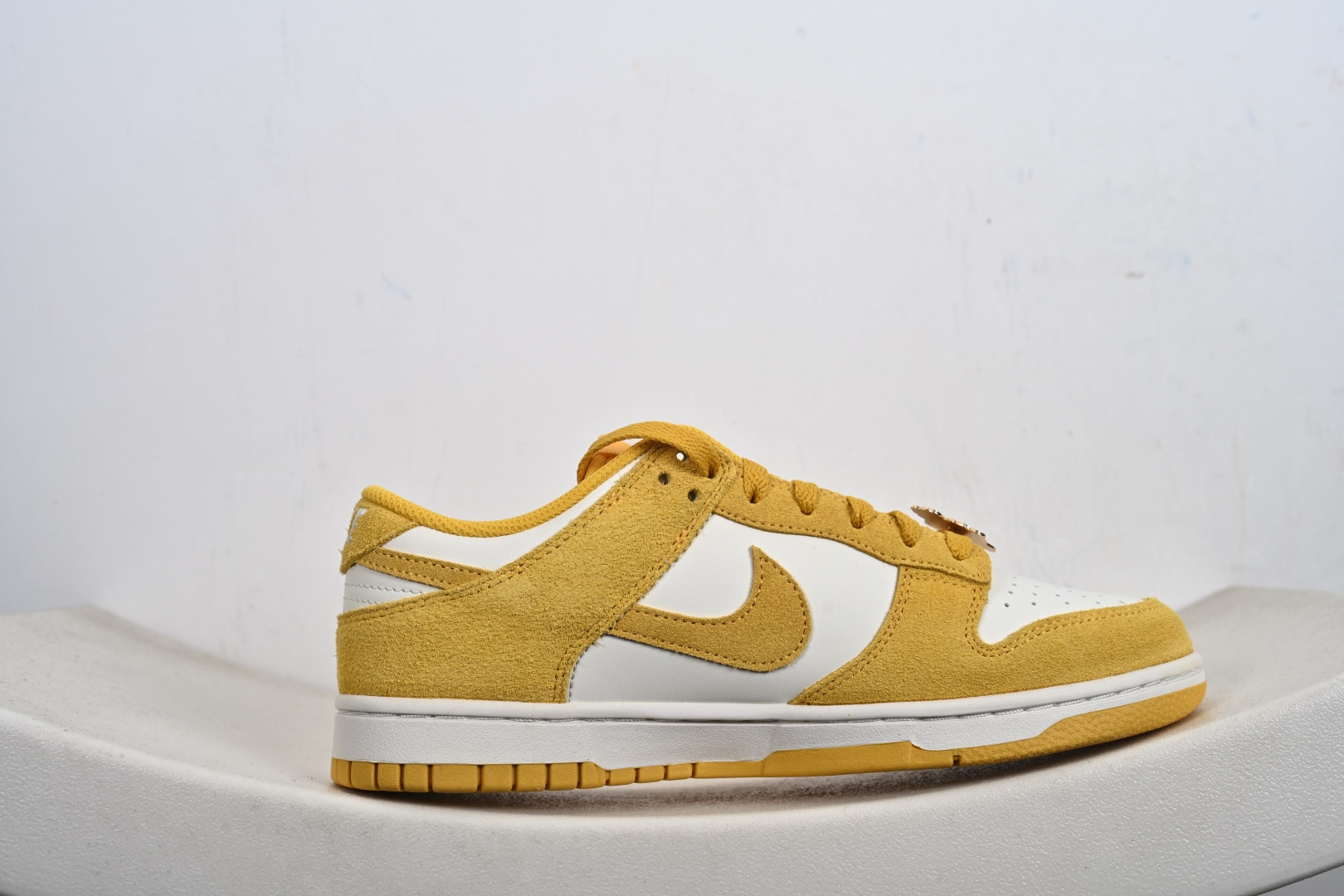 DUNK 新版双勾 马年限定金勾白绿 IB4417-101