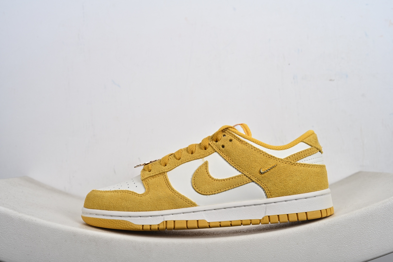DUNK 新版双勾 马年限定金勾白绿 IB4417-101