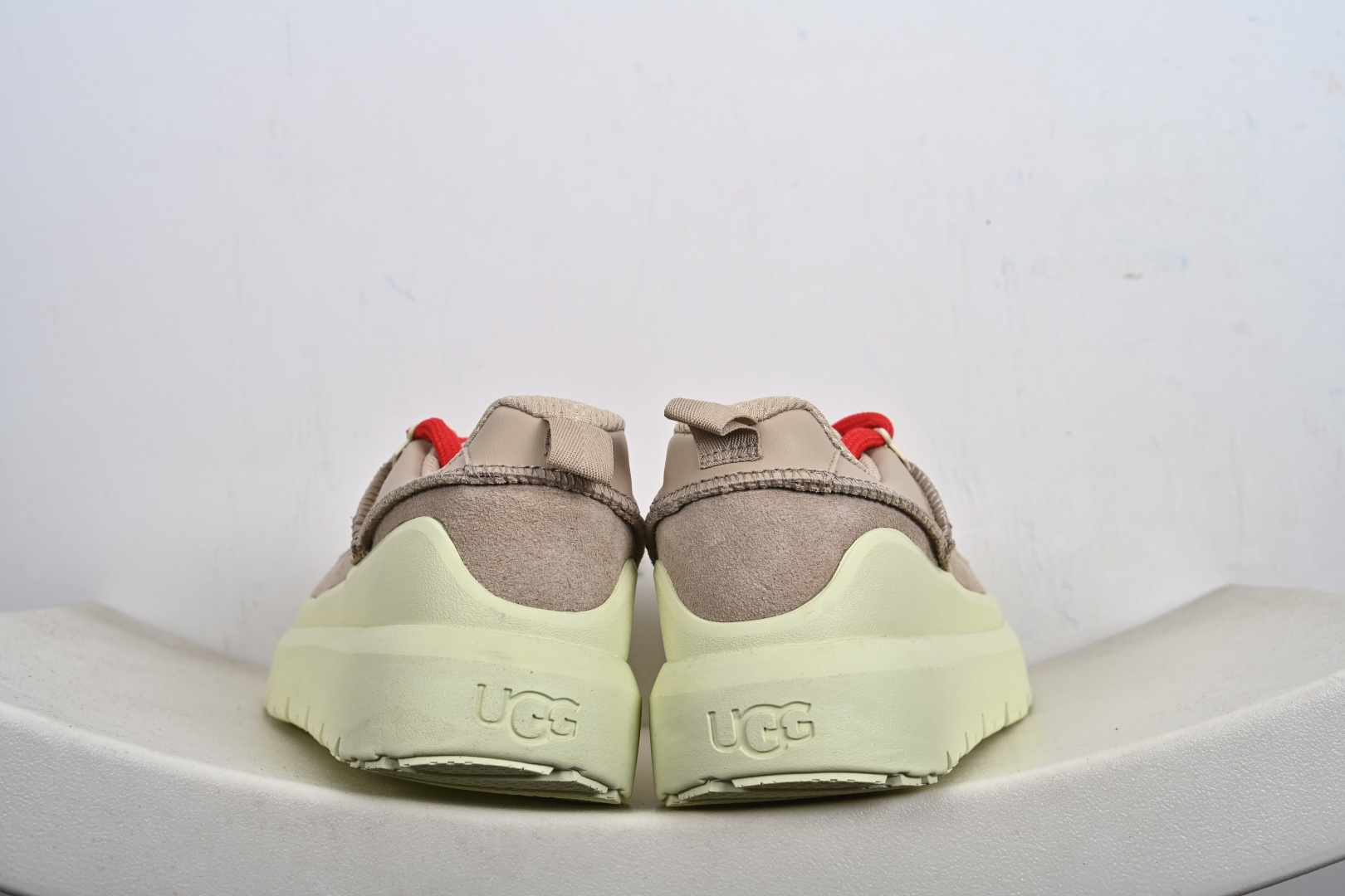 UGG Heritage Utilty Sneaker 中性羊绒雪地面包鞋 1170910