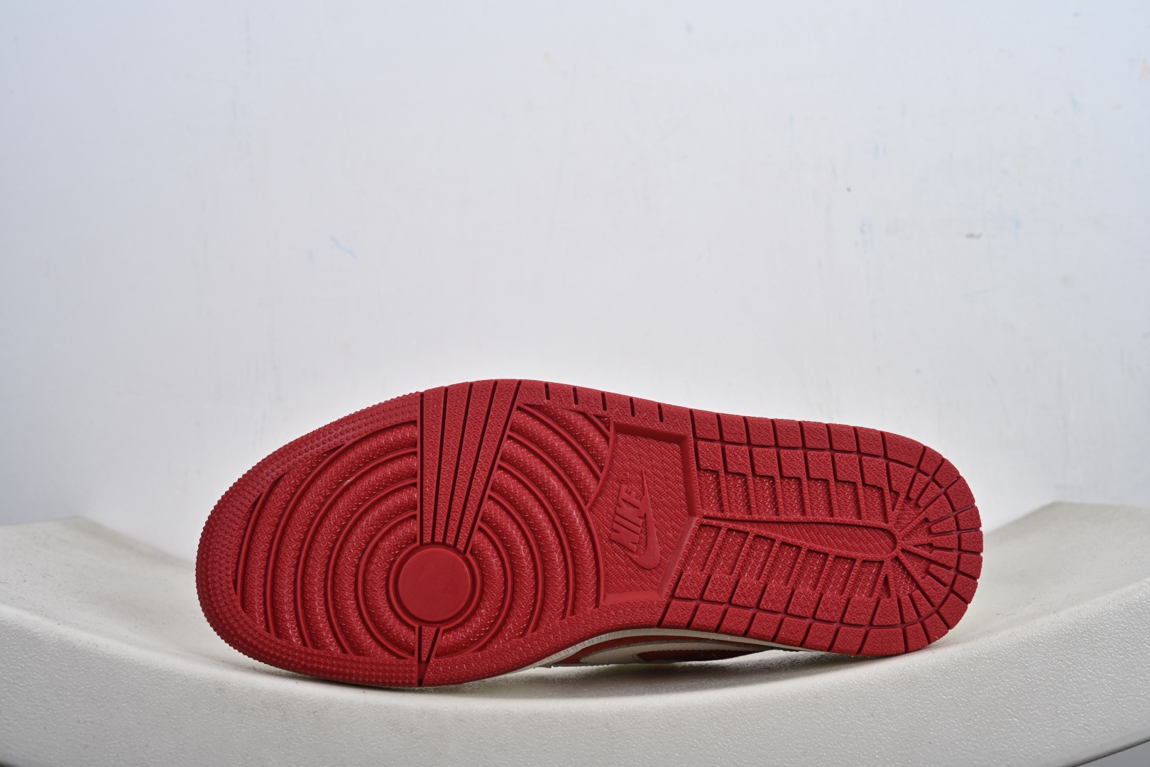 联名王炸 AIR JORDAN 1马年联名款太顶了红白麂皮质感拉满 DM7866-123-Top High Quatity Cheap Sneakers Fashion Clothing Clothes Bags handbags Shoes of all Brand wholesale With The best Quality And Beautiful Price from China Factory Chinese suppliers wholesaler seller 联名王炸 AIR JORDAN 1马年联名款太顶了红白麂皮质感拉满 DM7866-123