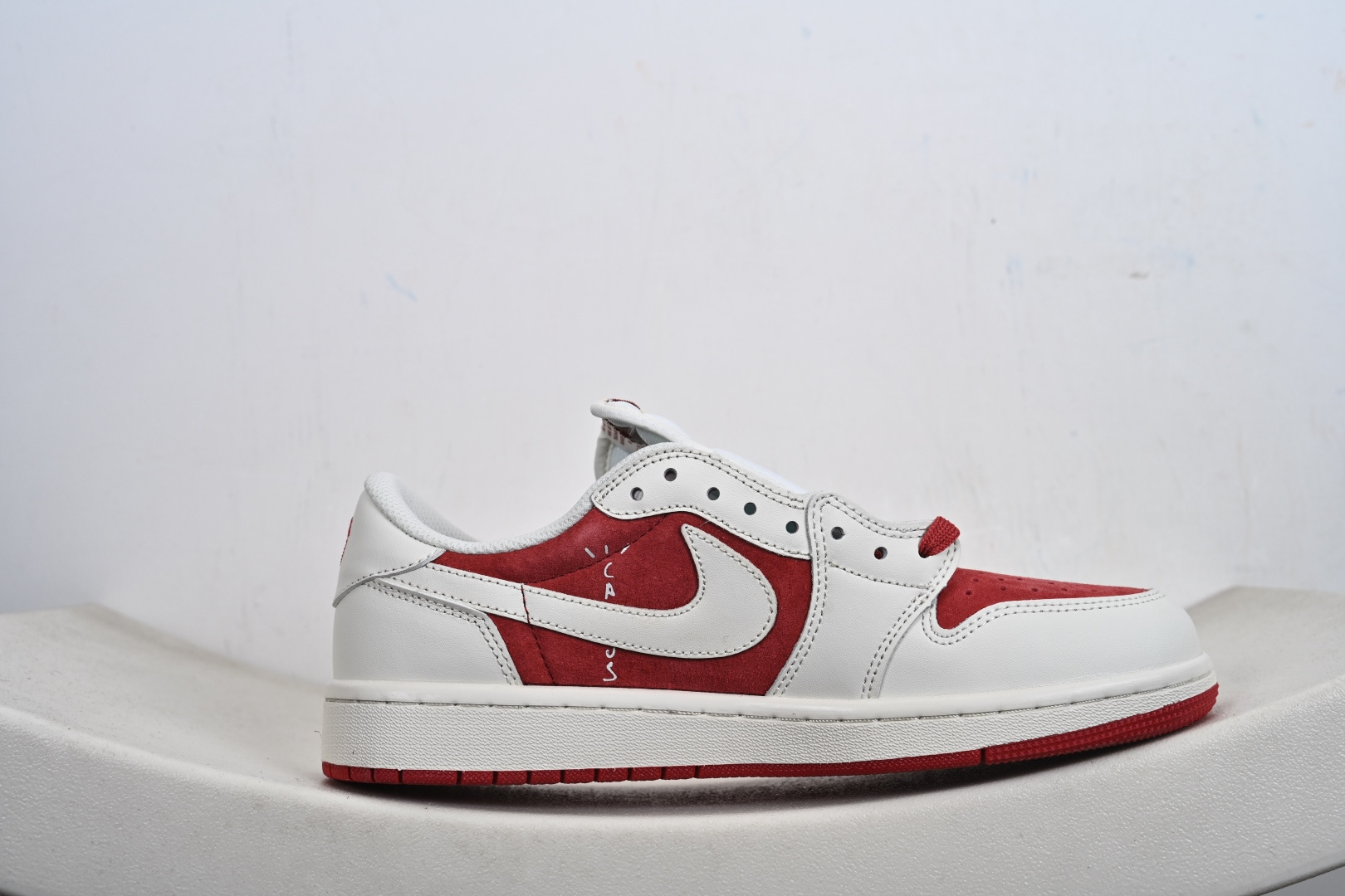 联名王炸 AIR JORDAN 1马年联名款太顶了红白麂皮质感拉满 DM7866-123-Top High Quatity Cheap Sneakers Fashion Clothing Clothes Bags handbags Shoes of all Brand wholesale With The best Quality And Beautiful Price from China Factory Chinese suppliers wholesaler seller 联名王炸 AIR JORDAN 1马年联名款太顶了红白麂皮质感拉满 DM7866-123