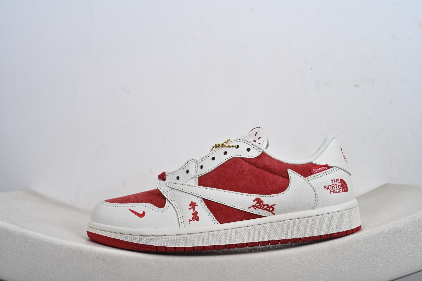 联名王炸 AIR JORDAN 1马年联名款太顶了红白麂皮质感拉满 DM7866-123-Top High Quatity Cheap Sneakers Fashion Clothing Clothes Bags handbags Shoes of all Brand wholesale With The best Quality And Beautiful Price from China Factory Chinese suppliers wholesaler seller 联名王炸 AIR JORDAN 1马年联名款太顶了红白麂皮质感拉满 DM7866-123