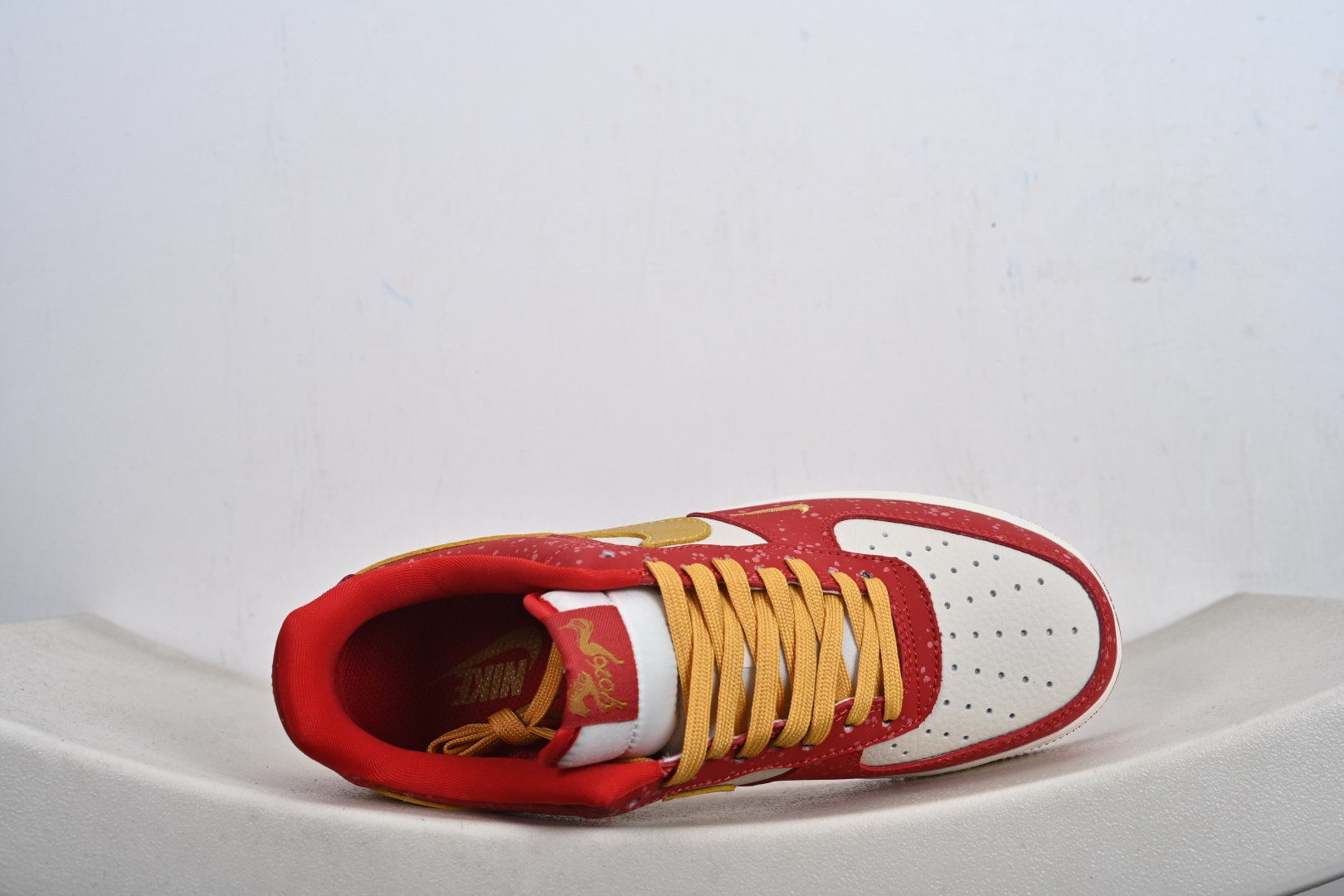 定制版 高端定制Air Force 1 '07 Low “马年限定联名------白红金泼墨” DF0188-131-Top High Quatity Cheap Sneakers Fashion Clothing Clothes Bags handbags Shoes of all Brand wholesale With The best Quality And Beautiful Price from China Factory Chinese suppliers wholesaler seller 定制版 高端定制Air Force 1 '07 Low “马年限定联名------白红金泼墨” DF0188-131
