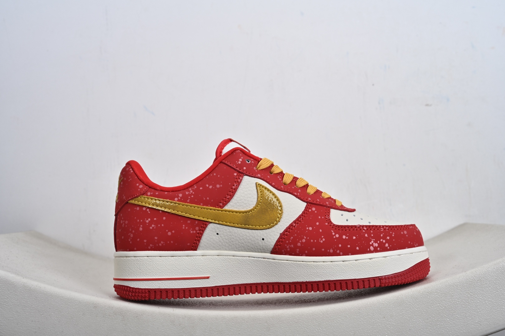定制版 高端定制Air Force 1 '07 Low “马年限定联名------白红金泼墨” DF0188-131-Top High Quatity Cheap Sneakers Fashion Clothing Clothes Bags handbags Shoes of all Brand wholesale With The best Quality And Beautiful Price from China Factory Chinese suppliers wholesaler seller 定制版 高端定制Air Force 1 '07 Low “马年限定联名------白红金泼墨” DF0188-131
