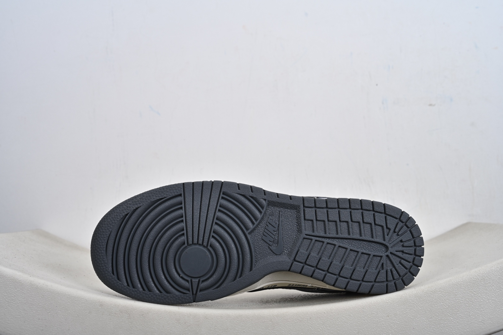 Dunk Low Retro ‘联名款’休闲运动板鞋 TX1688-001-Top High Quatity Cheap Sneakers Fashion Clothing Clothes Bags handbags Shoes of all Brand wholesale With The best Quality And Beautiful Price from China Factory Chinese suppliers wholesaler seller Dunk Low Retro ‘联名款’休闲运动板鞋 TX1688-001