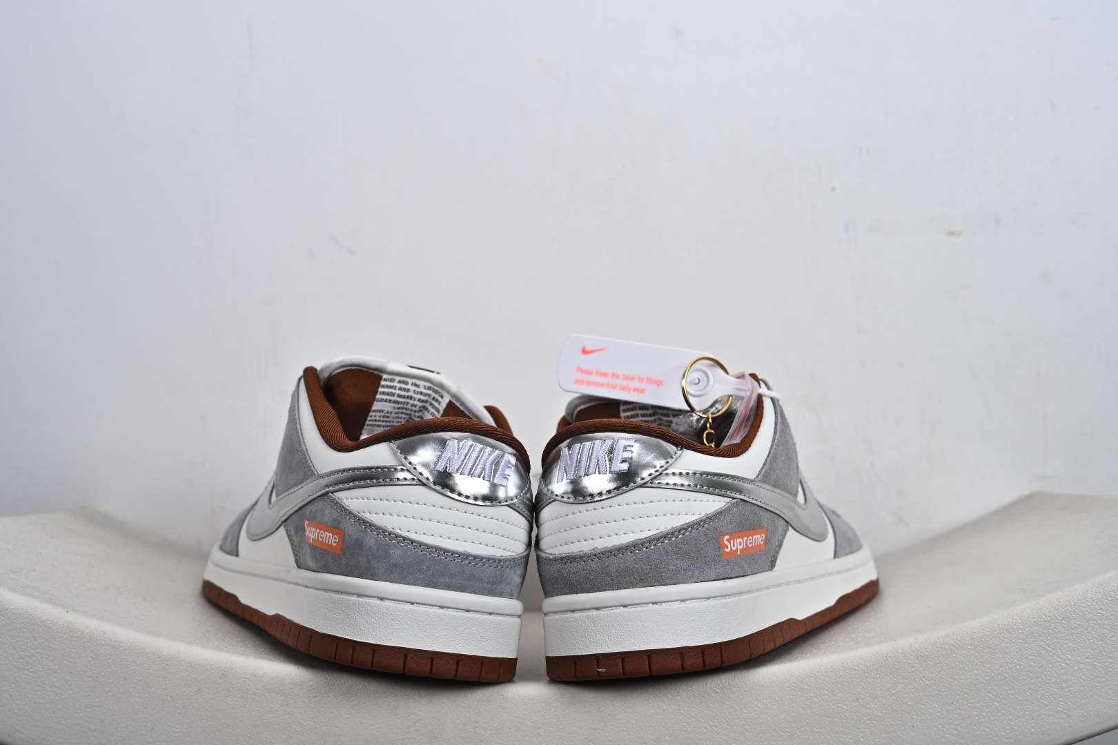 Nike SB Dunk Low“马年限定——白灰银” 高端定制 低帮休闲板鞋 AJ6817-003-Top High Quatity Cheap Sneakers Fashion Clothing Clothes Bags handbags Shoes of all Brand wholesale With The best Quality And Beautiful Price from China Factory Chinese suppliers wholesaler seller Nike SB Dunk Low“马年限定——白灰银” 高端定制 低帮休闲板鞋 AJ6817-003