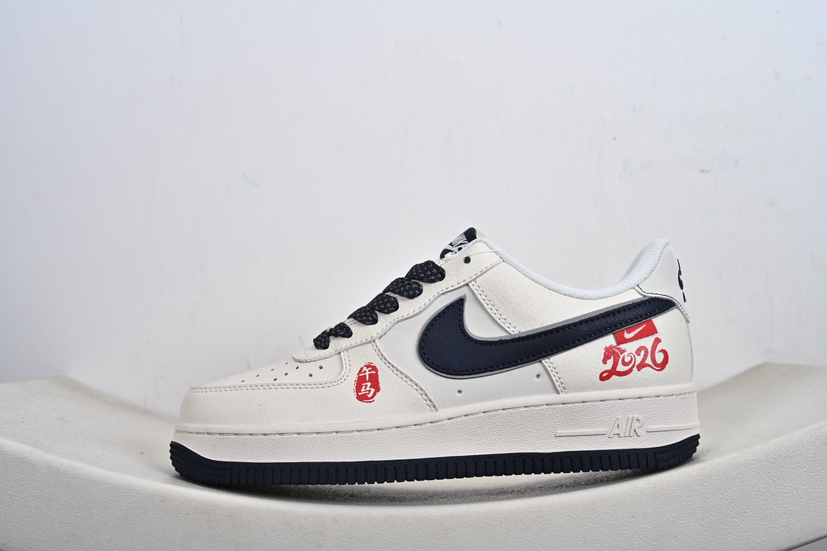 2026马年限定潮流 Nike Air Force 1 空军一号 爆款高端定制 主体采用米白色皮革 MZ9588-821-Top High Quatity Cheap Sneakers Fashion Clothing Clothes Bags handbags Shoes of all Brand wholesale With The best Quality And Beautiful Price from China Factory Chinese suppliers wholesaler seller 2026马年限定潮流 Nike Air Force 1 空军一号 爆款高端定制 主体采用米白色皮革 MZ9588-821