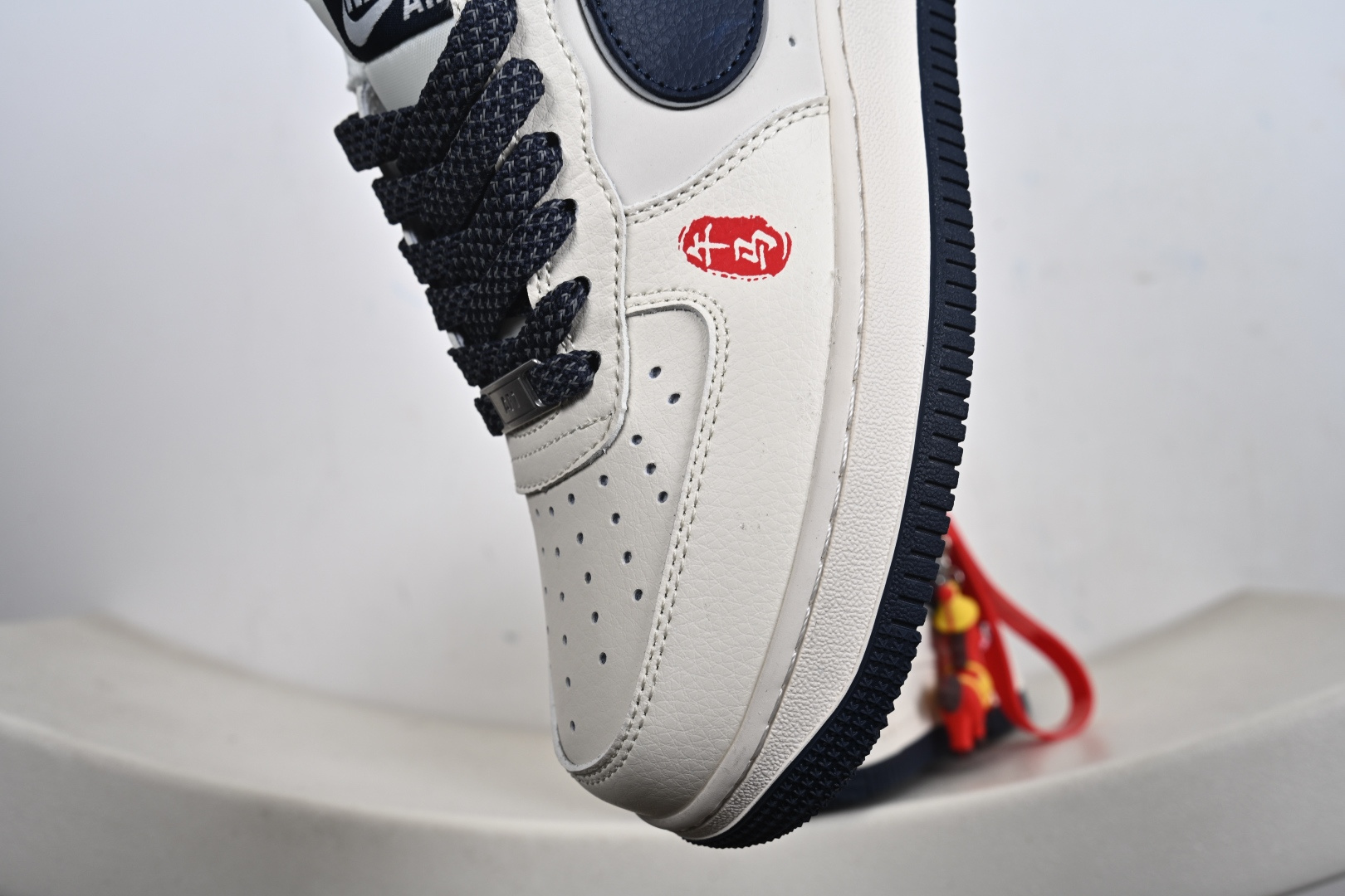 2026马年限定潮流 Nike Air Force 1 空军一号 爆款高端定制 主体采用米白色皮革 MZ9588-821-Top High Quatity Cheap Sneakers Fashion Clothing Clothes Bags handbags Shoes of all Brand wholesale With The best Quality And Beautiful Price from China Factory Chinese suppliers wholesaler seller 2026马年限定潮流 Nike Air Force 1 空军一号 爆款高端定制 主体采用米白色皮革 MZ9588-821