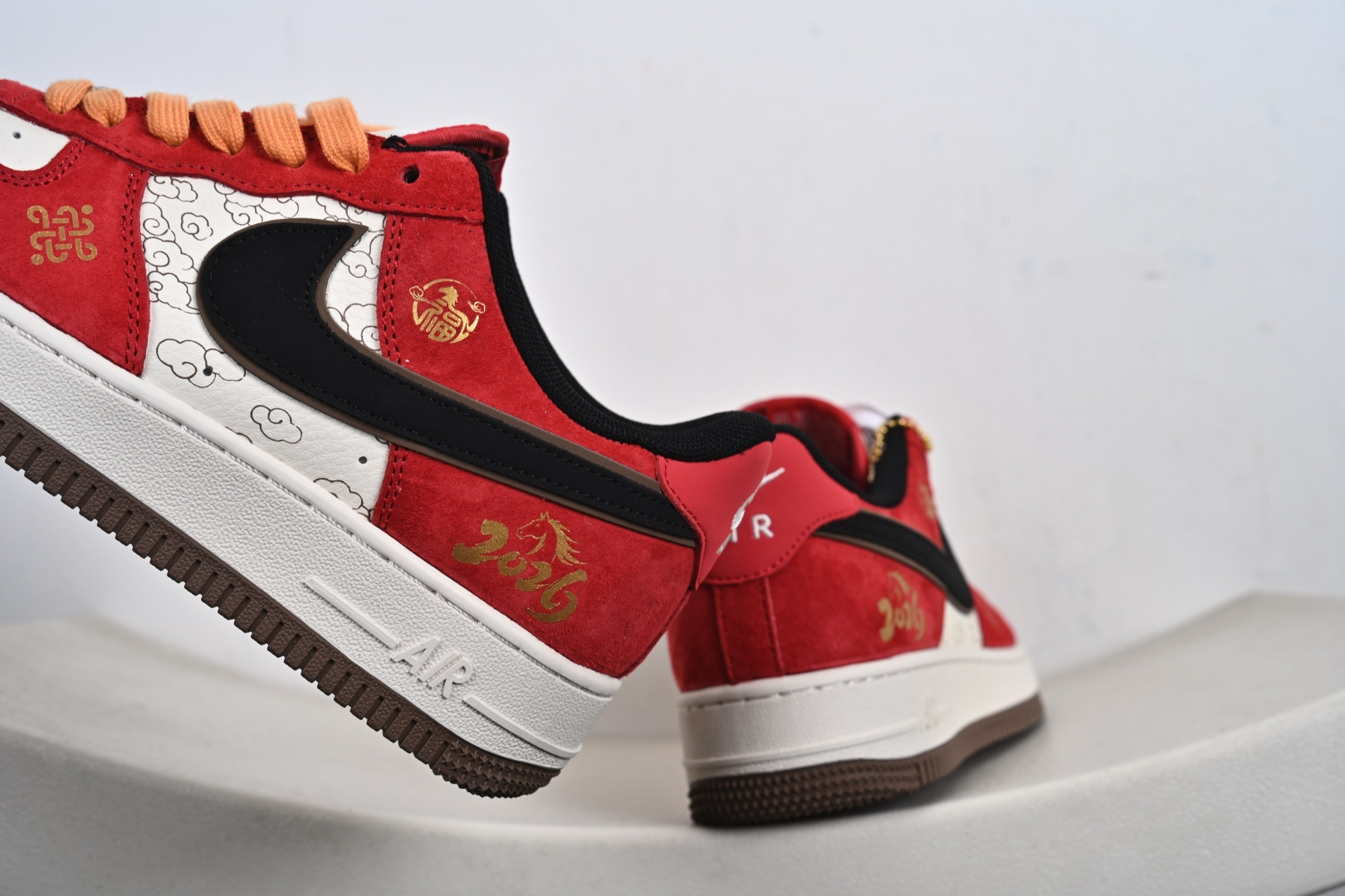 Nike AIR FORCE 1 2026马年限定款太懂国人审美了正红麂皮配黑金勾 JP2026-157-Top High Quatity Cheap Sneakers Fashion Clothing Clothes Bags handbags Shoes of all Brand wholesale With The best Quality And Beautiful Price from China Factory Chinese suppliers wholesaler seller Nike AIR FORCE 1 2026马年限定款太懂国人审美了正红麂皮配黑金勾 JP2026-157